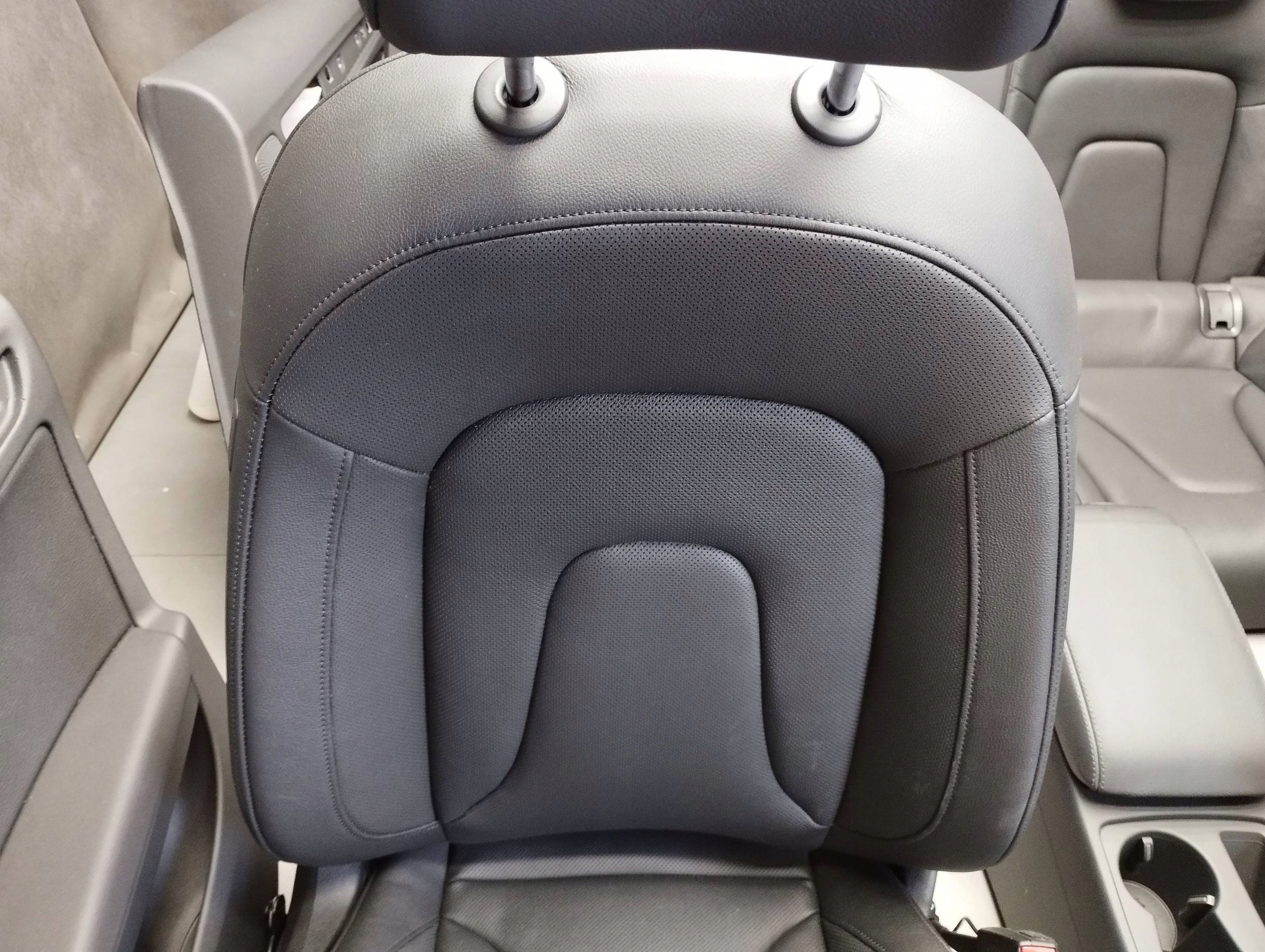 Audi A5 8T seats side leather WENTYLOWANE