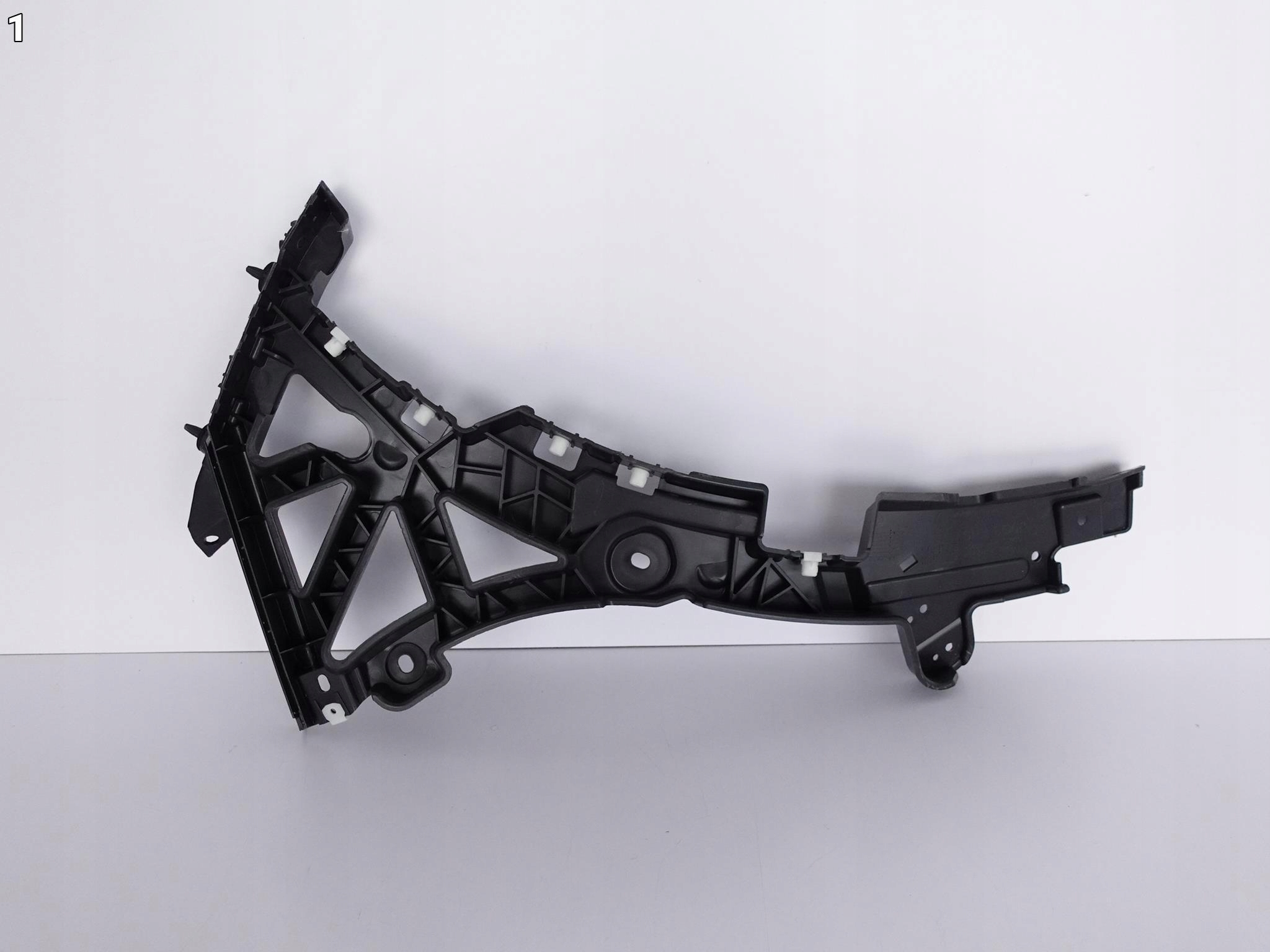 JAGUAR E-PACE X590 18- SUPPORTO DESTRA PARAURTI POSTERIORE