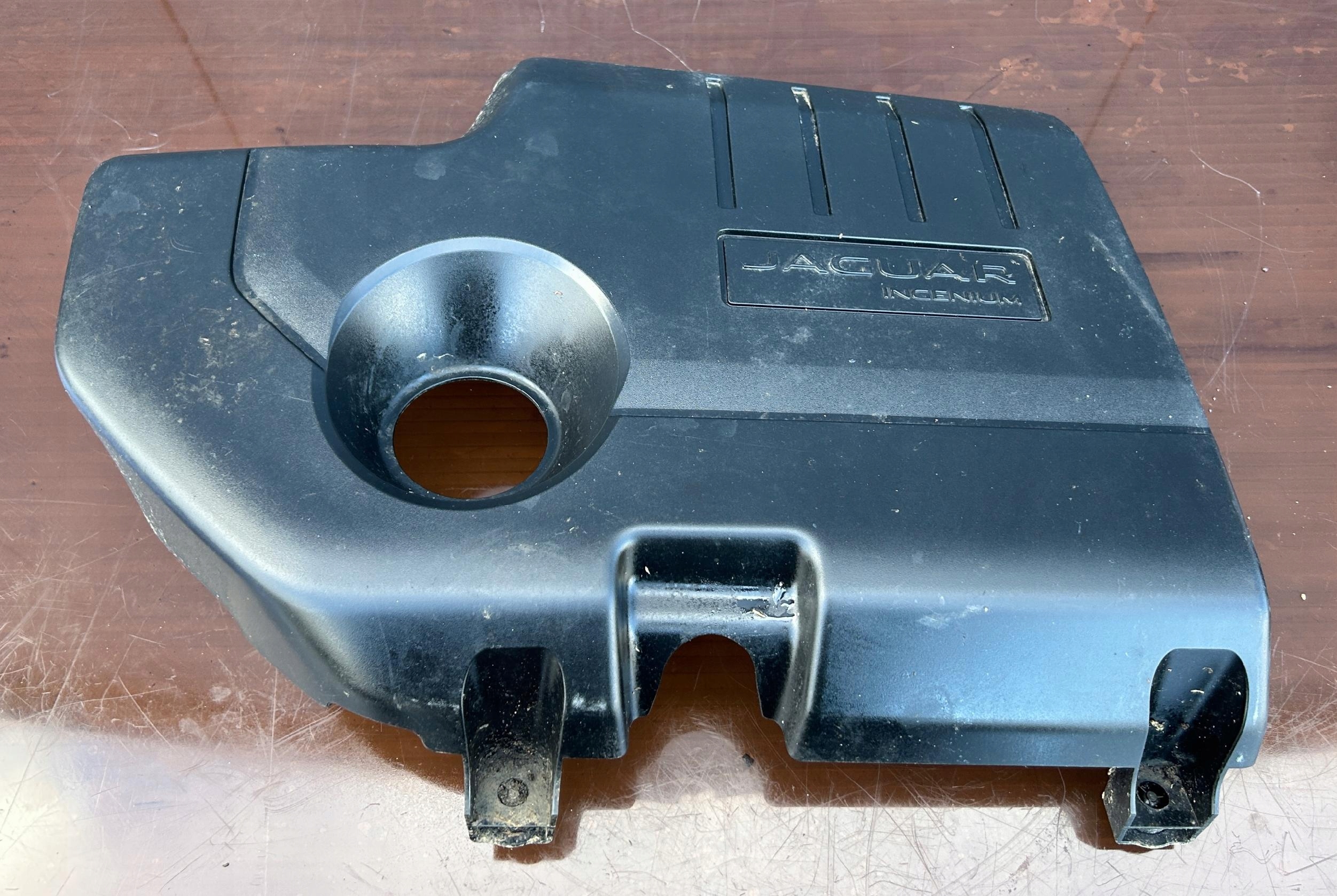cover upper of the engine JAGUAR E-PACE X540 2.0D J9C3-6A949-AB