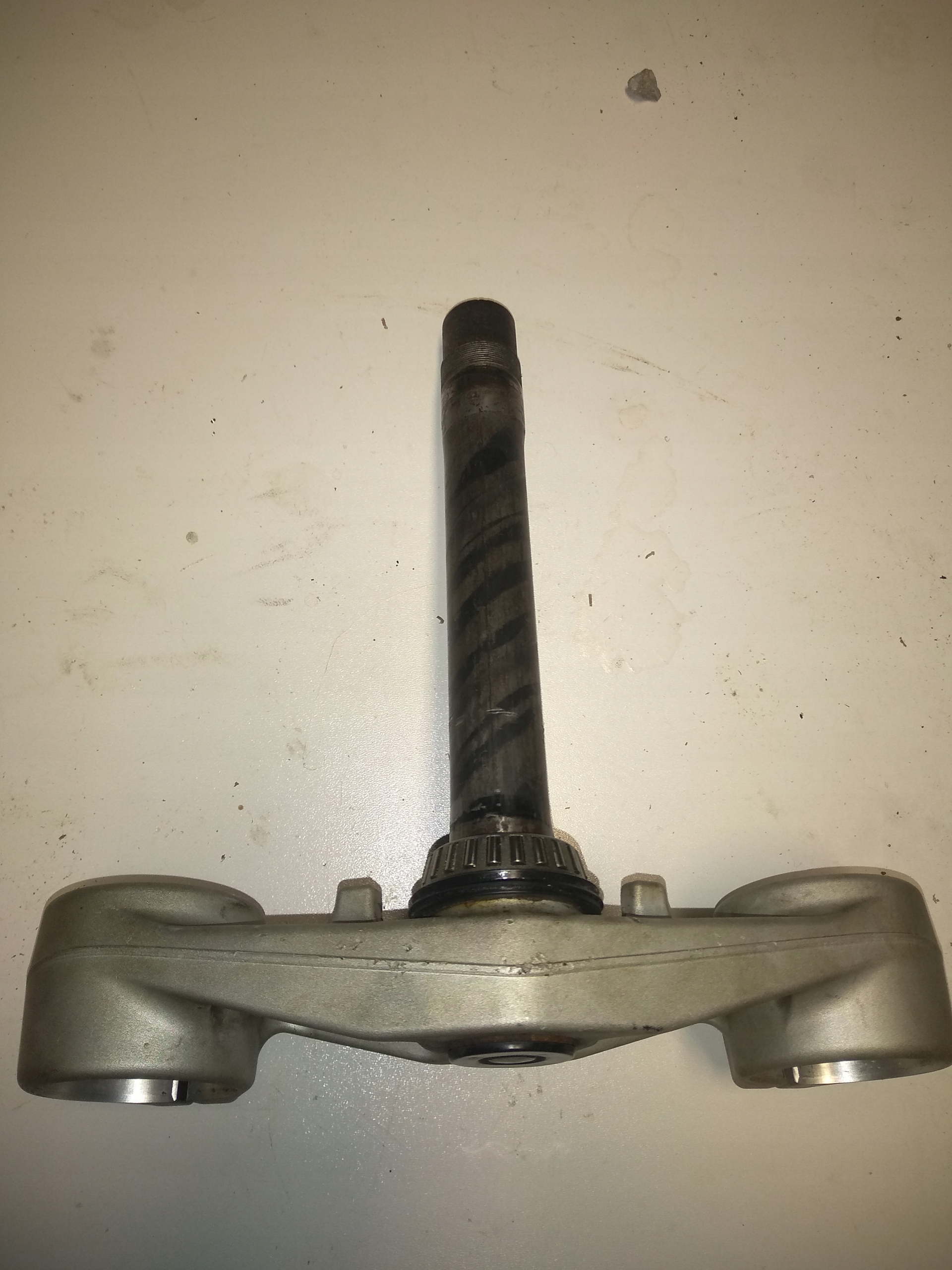 Ktm Duke 125 13r horná polica, tyč 100 % rovná