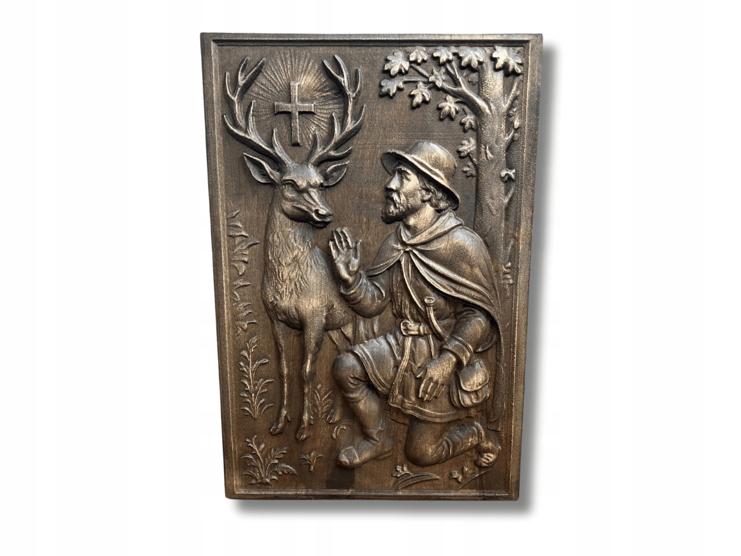 Drevená reliéfna legenda sv. Huberta s bielym jeleňom darček pre poľovníka