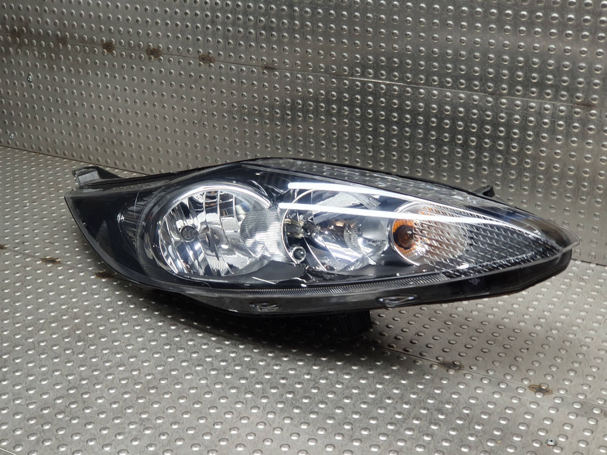 REFLEKTOR light right front lens 8A61-13W029-CE FORD FIESTA MK7 08-13