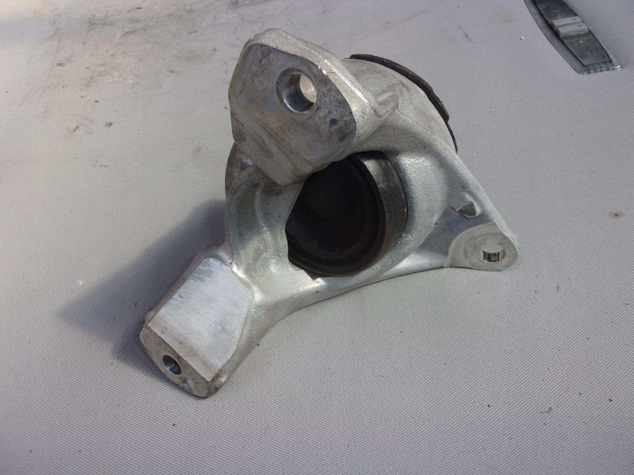 50820-T1T-E01 - ПОДУШКА ДВИГУНА ПРАВА HONDA CR-V IV 1.6 D