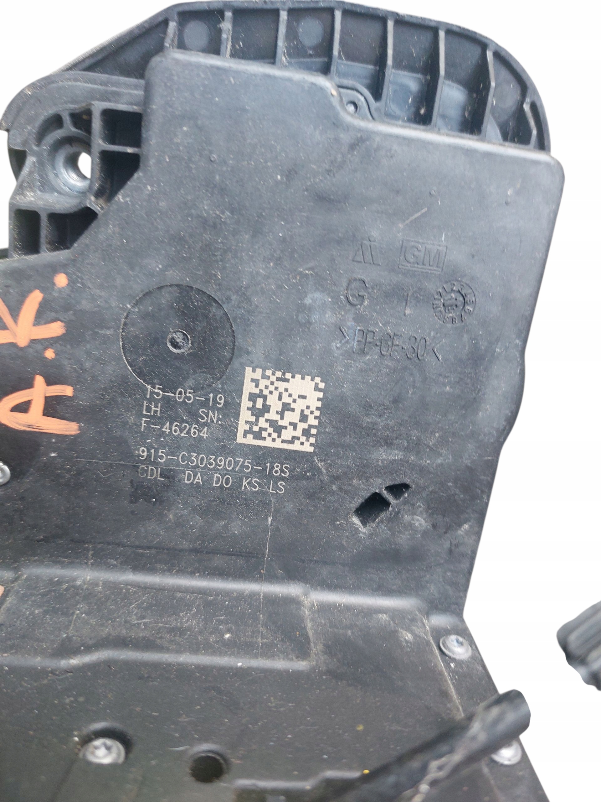lock left front door OPEL ASTRA K 915C3039075