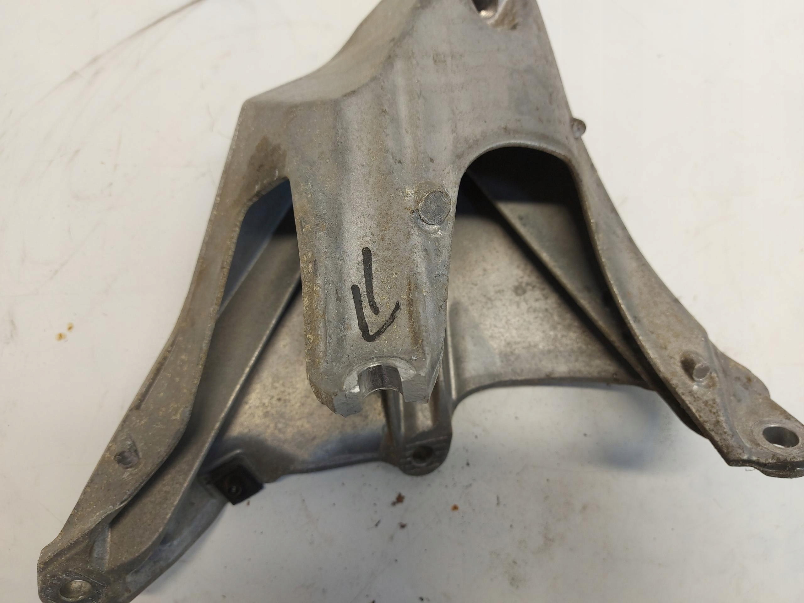Audi Q8 E-TRON SUV support holder of the engine left front 4ke199307m