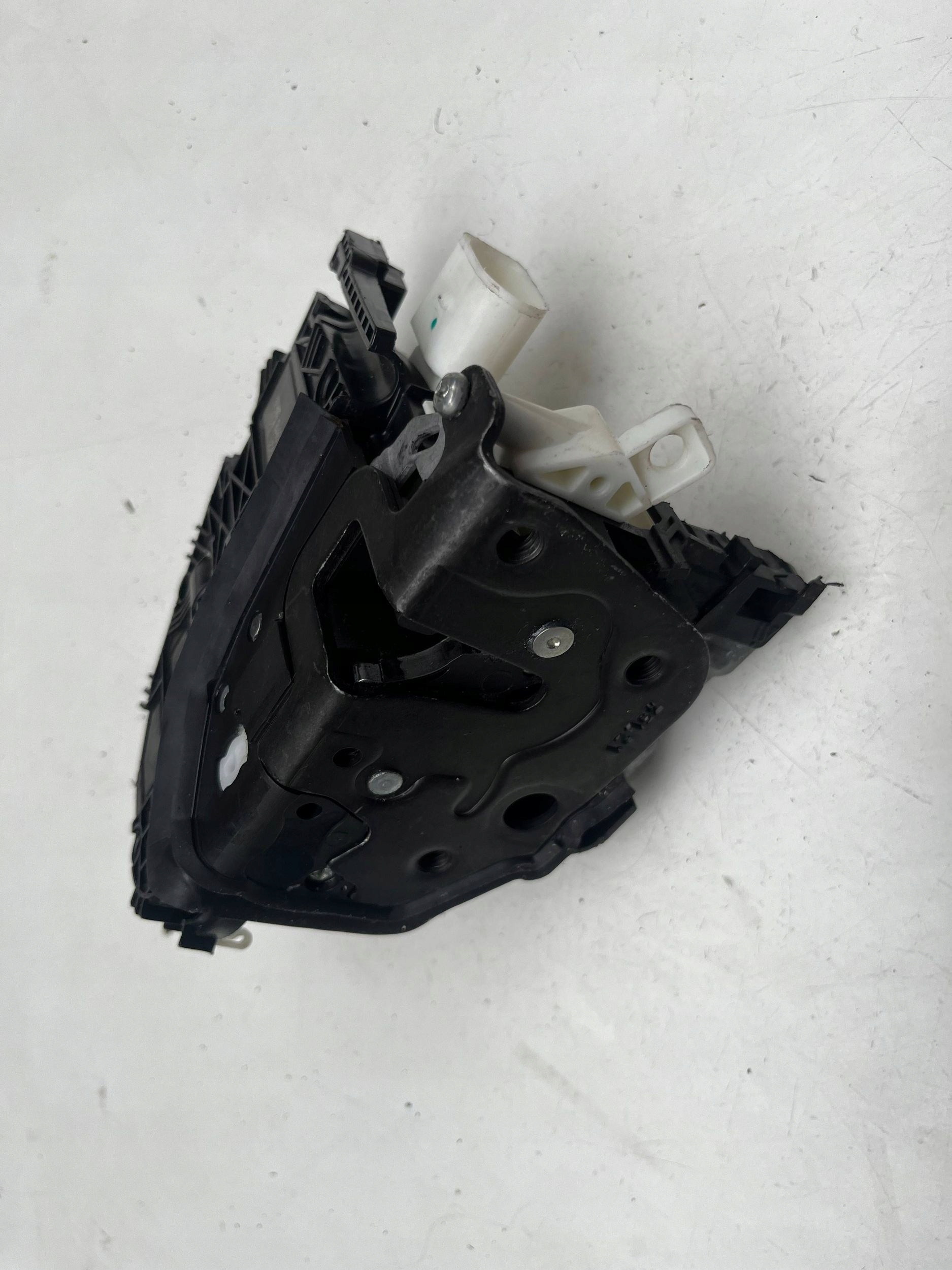 AUDI A6 C7 lock door left rear part 4G0839015M @M