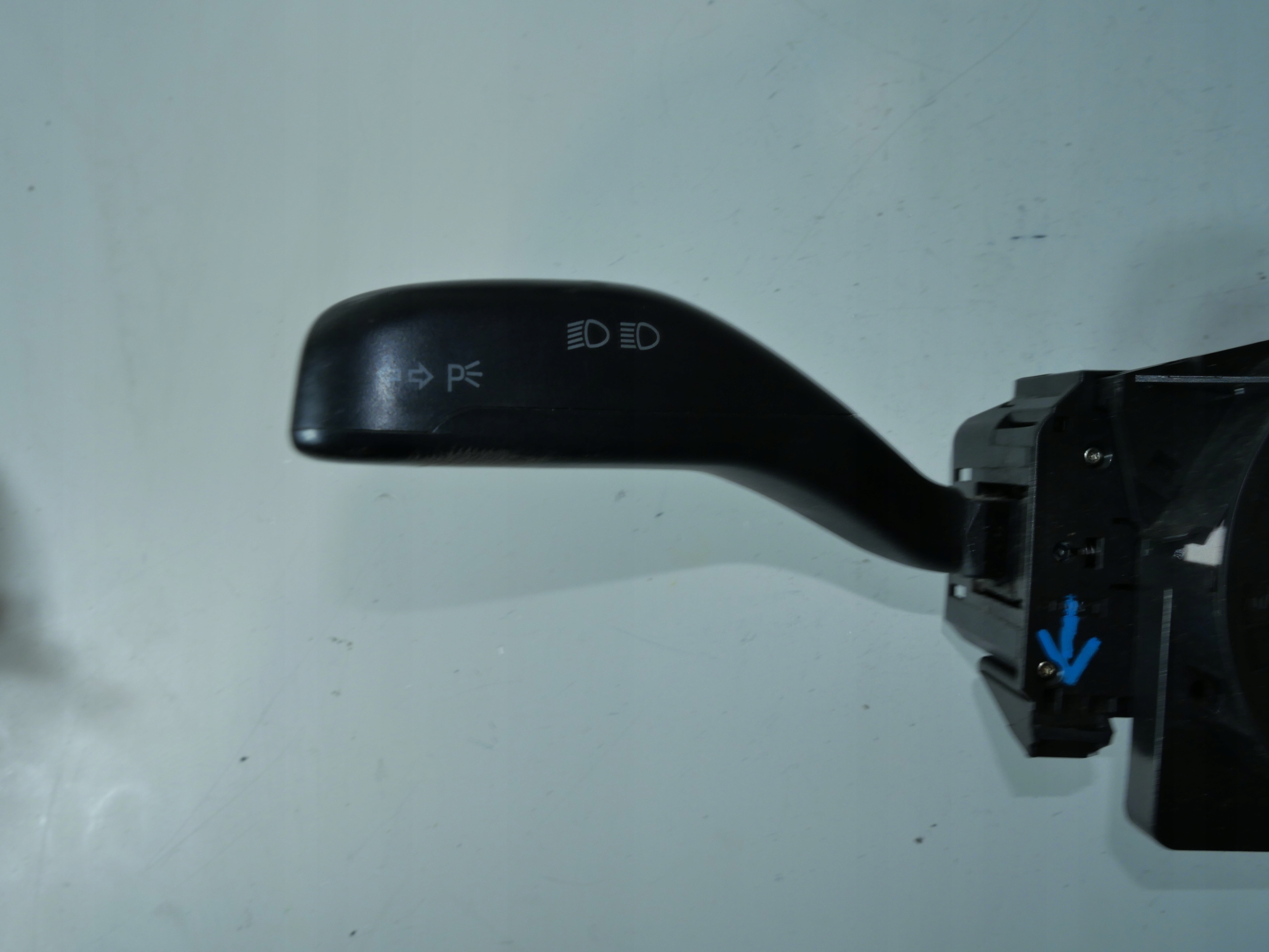 steering wheel levers and controls ring VW 6Q0953503AD