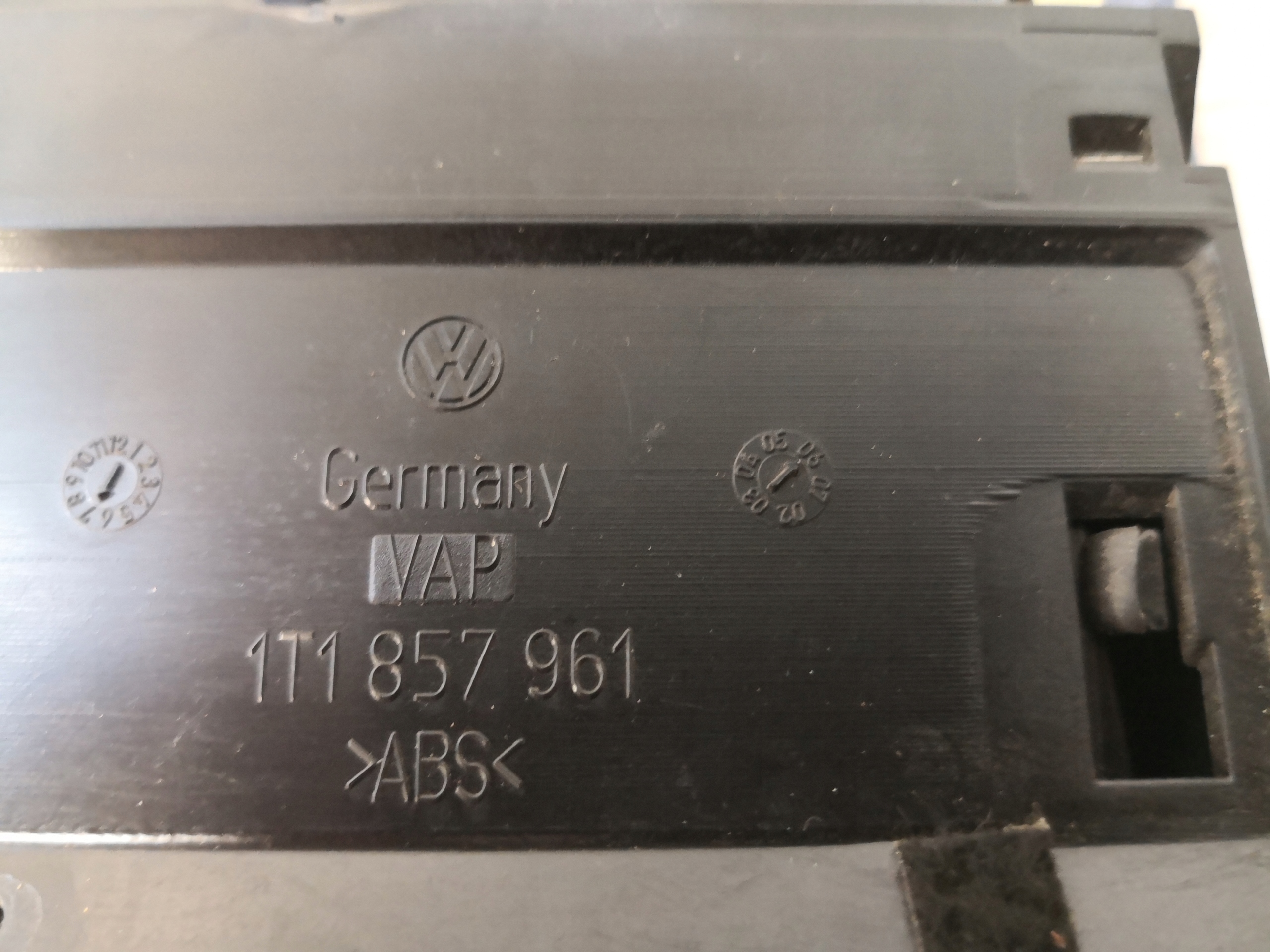 ashtray front VW TOURAN 1T1857961H