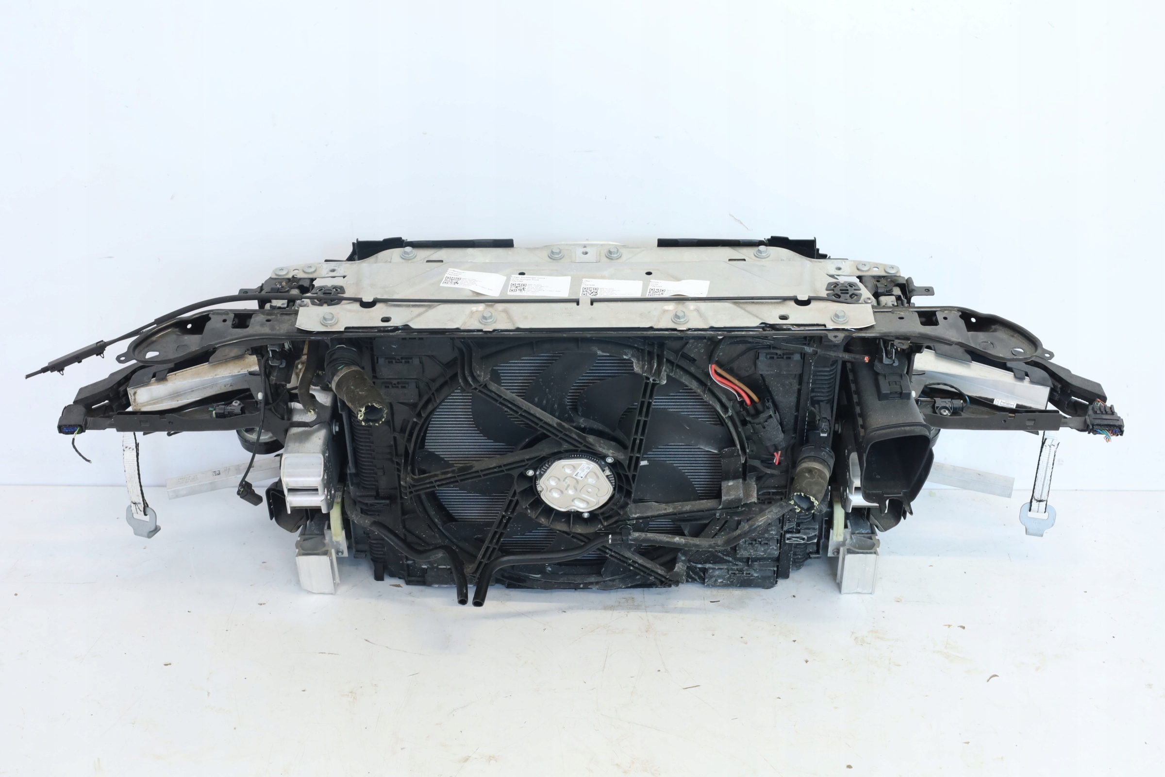 WZMOCNIENIE PAS RADAR CHŁODNICE BMW G20 G21 330i USA Typ samochodu Samochody osobowe