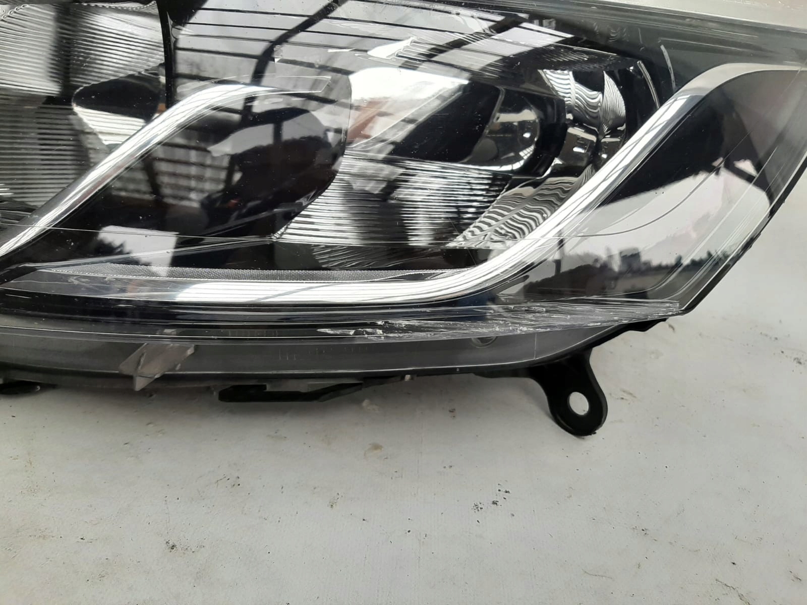 RENAULT CLIO 4 IV light left front front 260601850R