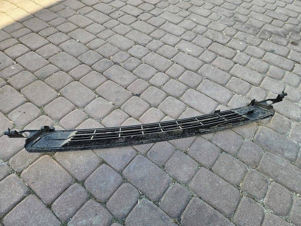 grid central of a bumper front of the front cover Opel Mokka B 9835266280