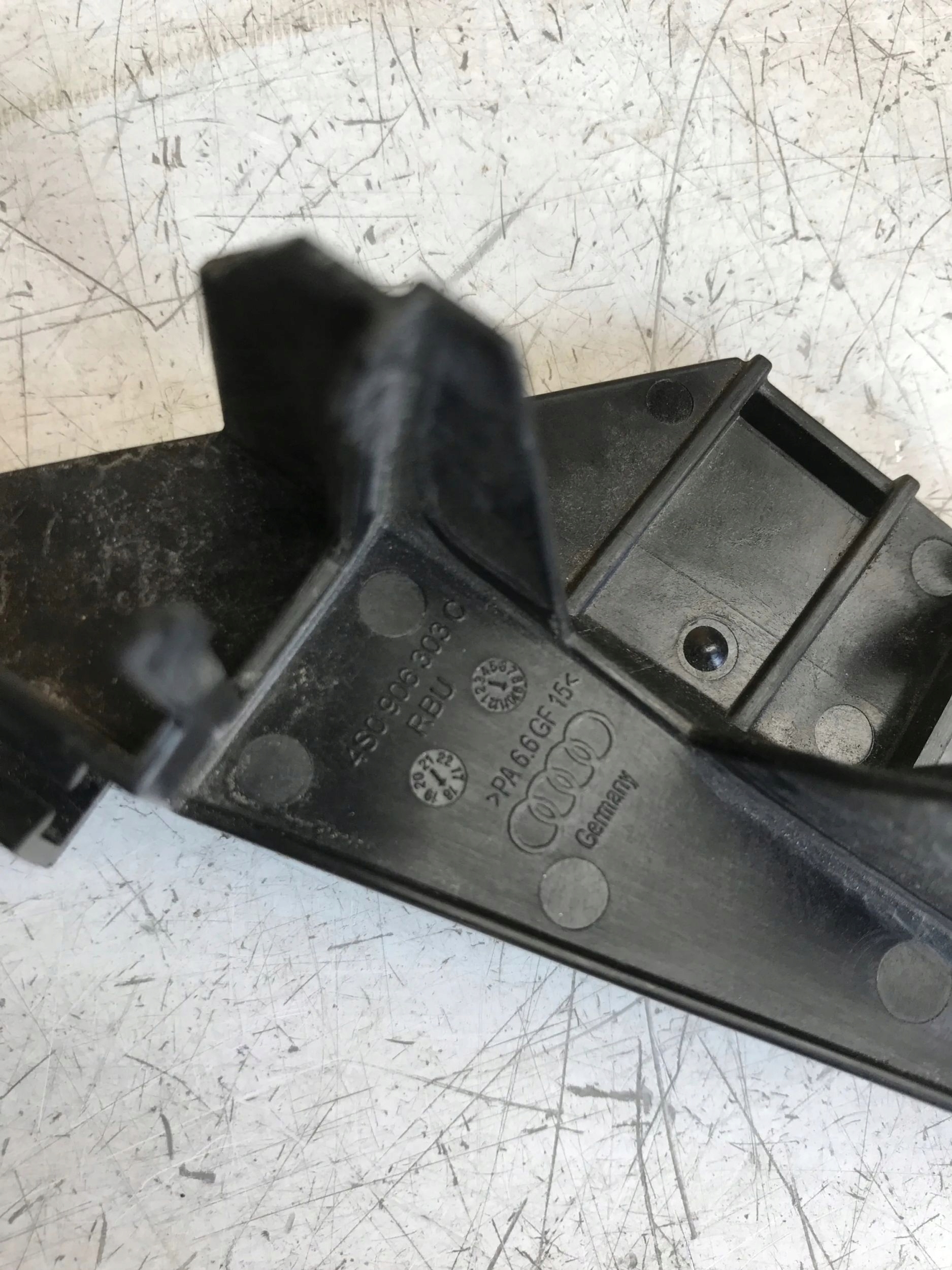 AUDI R8 PLUS 4S Stütze Halter 4S0906303C
