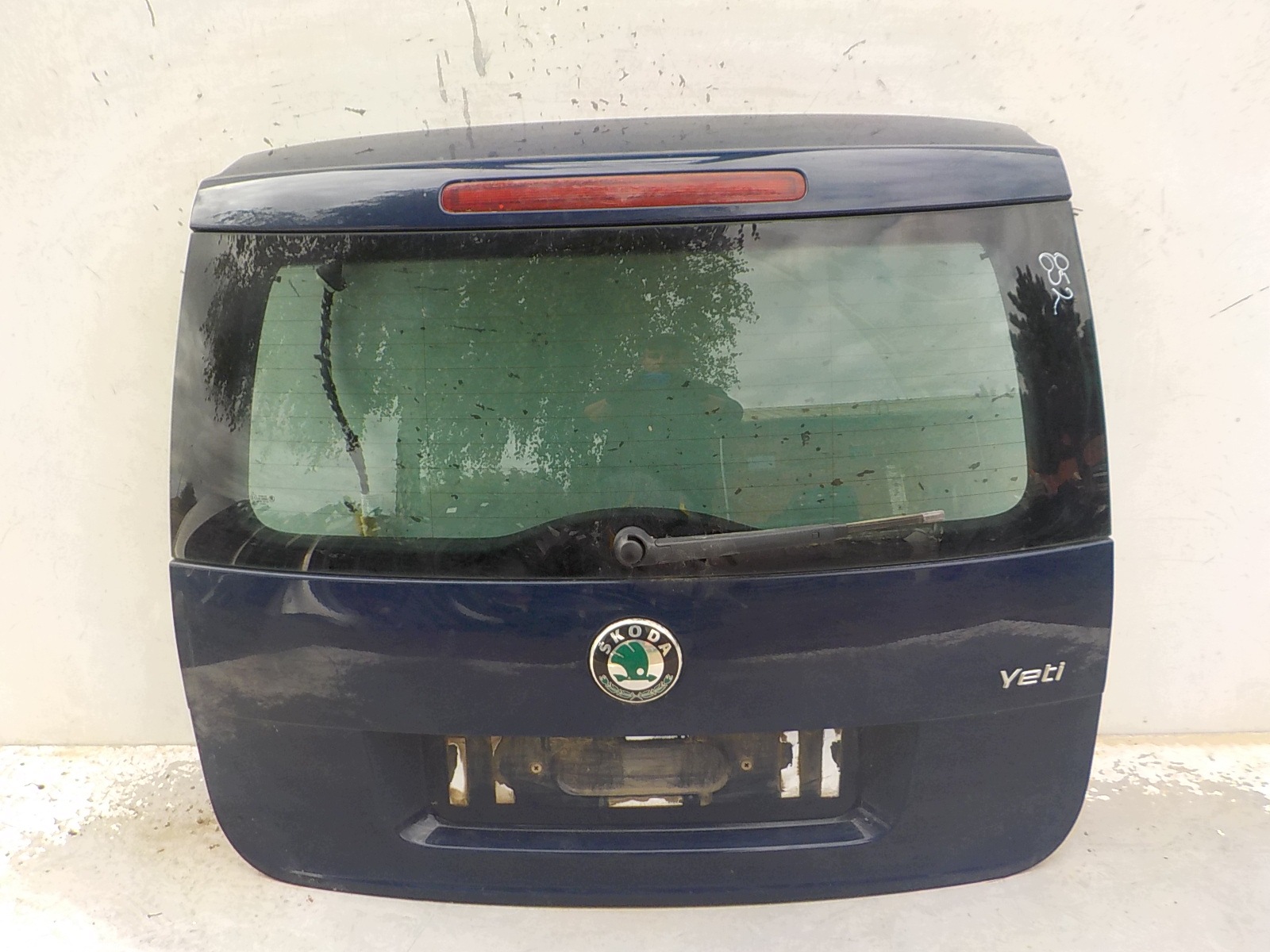 852 SKODA YETI boot door rear
