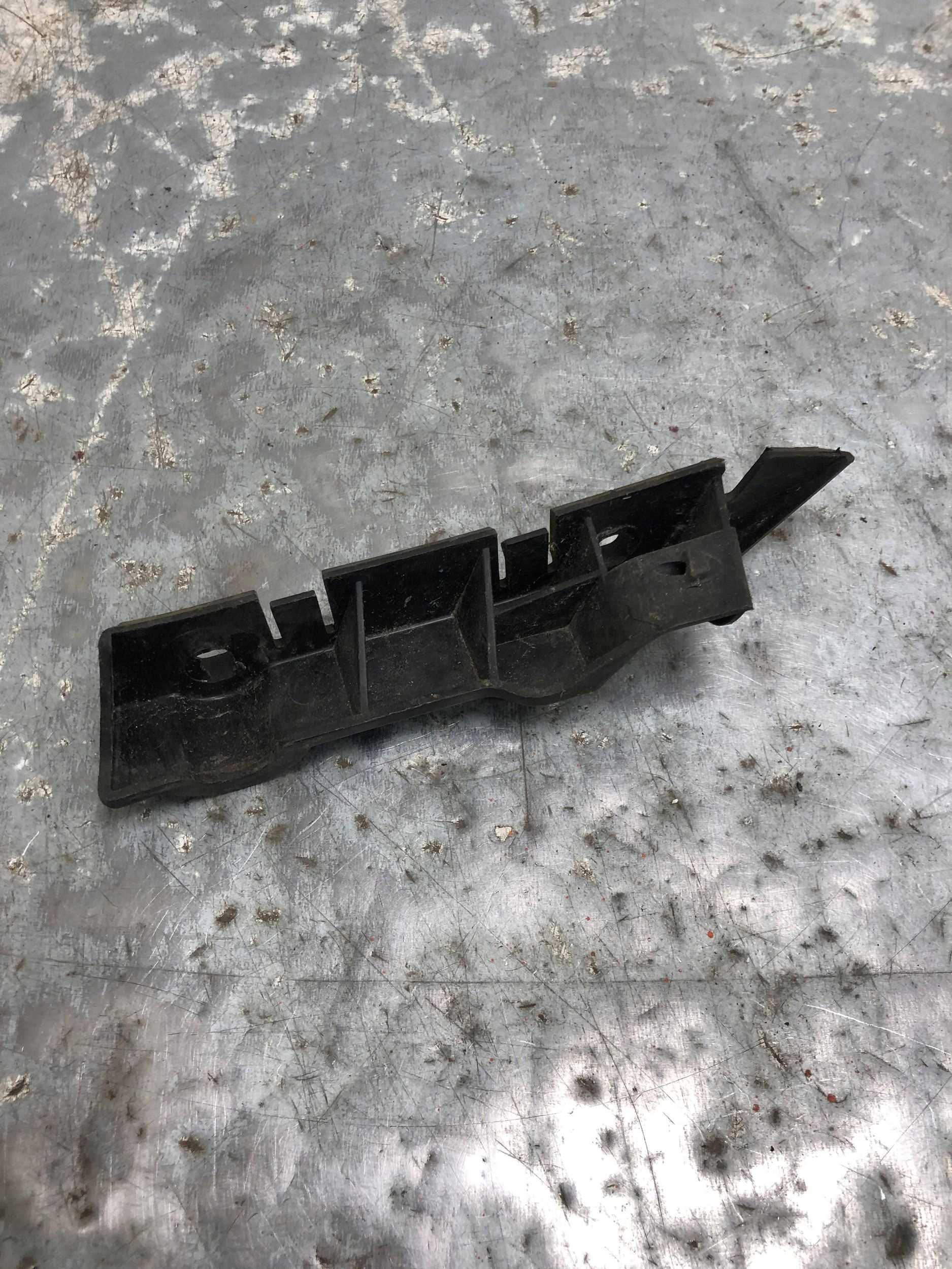 bumper bracket left front AUDI A5 LIFT 8T0807283C