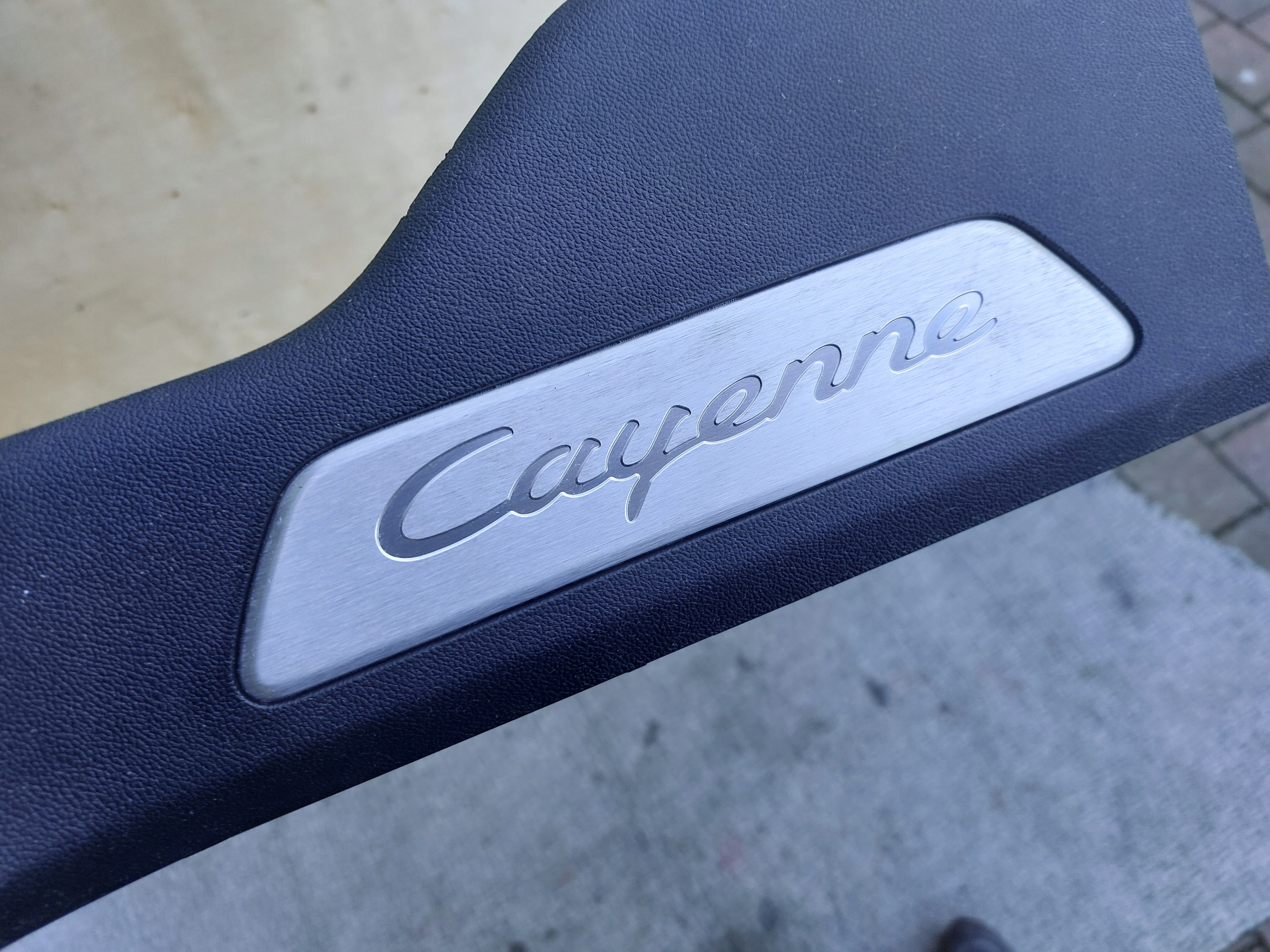 cover cap of the threshold left PORSCHE CAYENNE III 22r