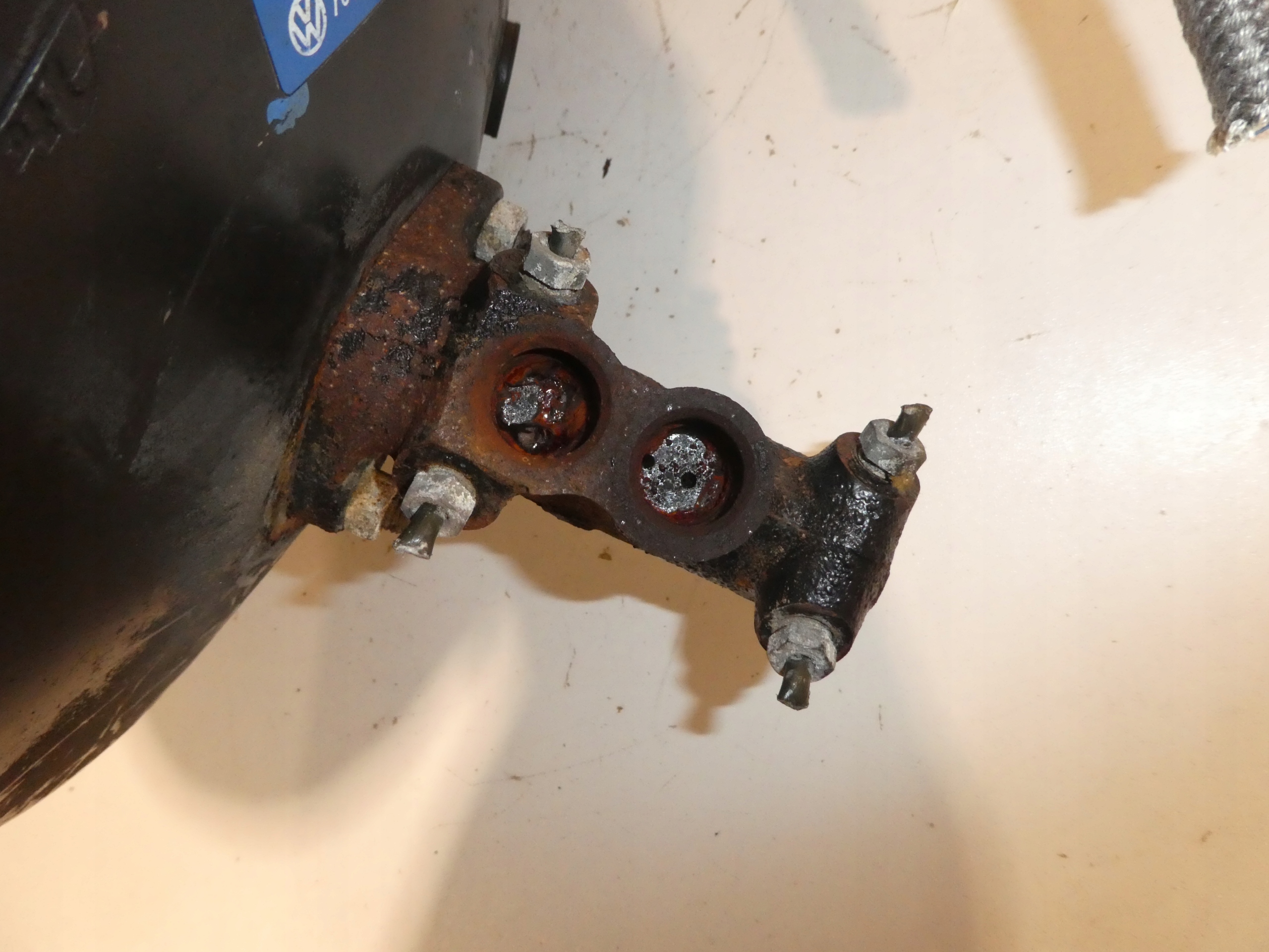 servo pumpa kočnice pedale VW T4 701612101