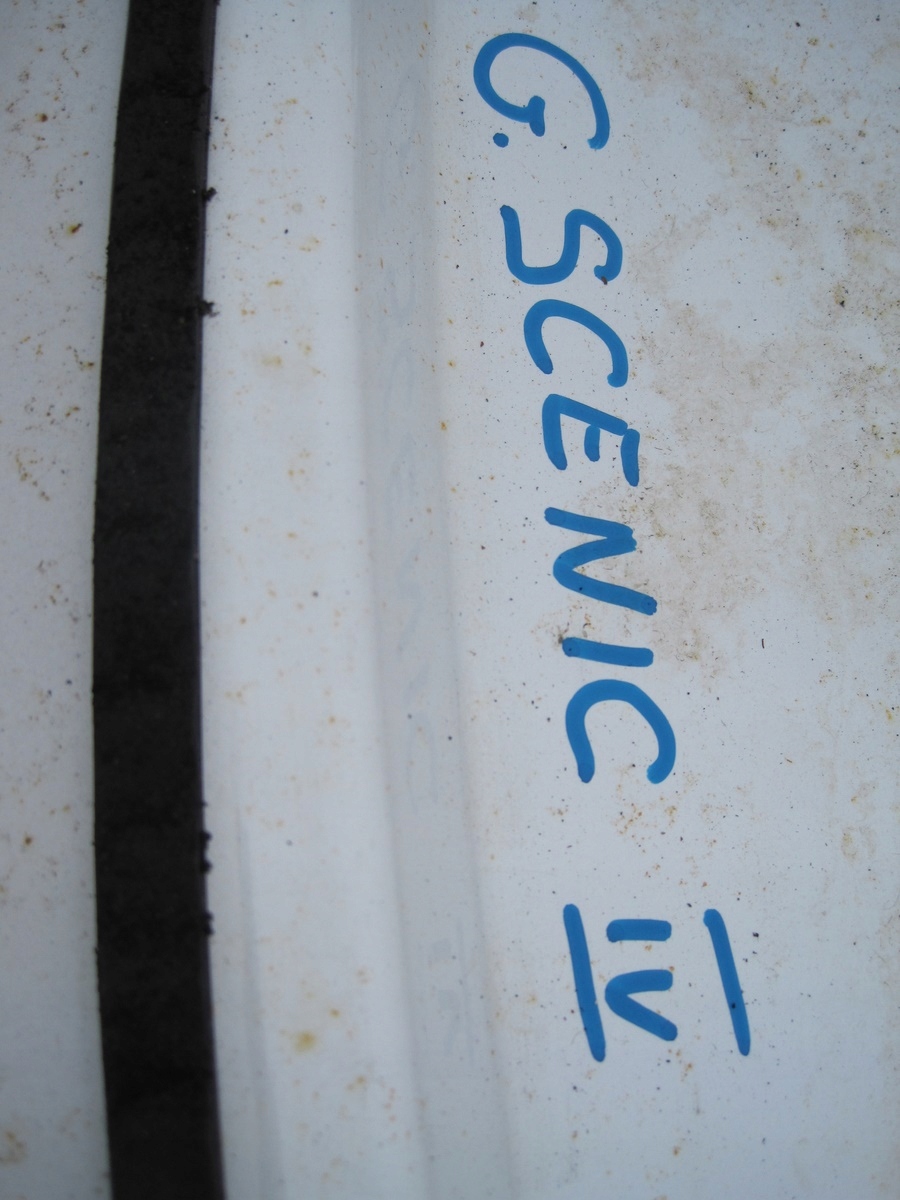 quarter right front RENAULT GRAND SCENIC IV