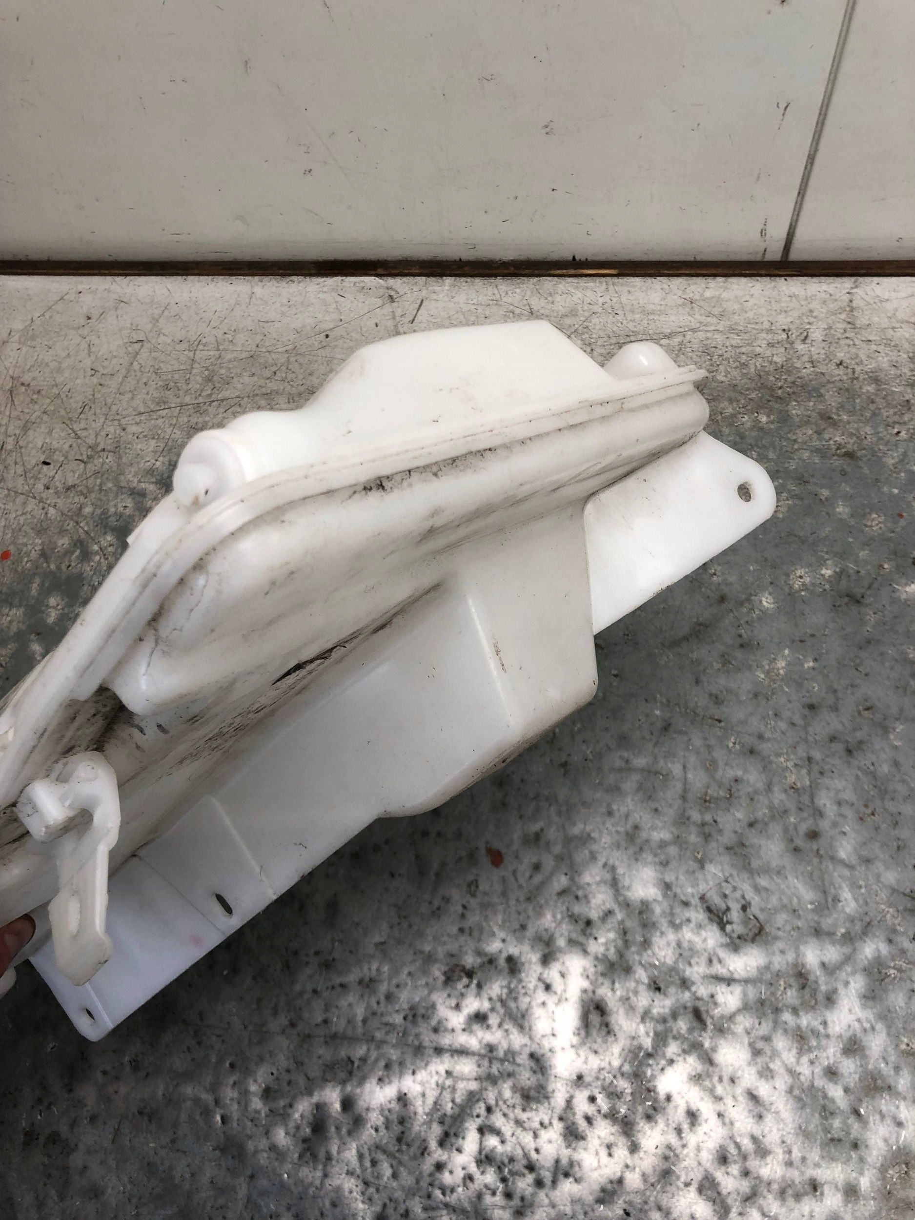 washer fluid tank VW TIGUAN II 5NA955453C