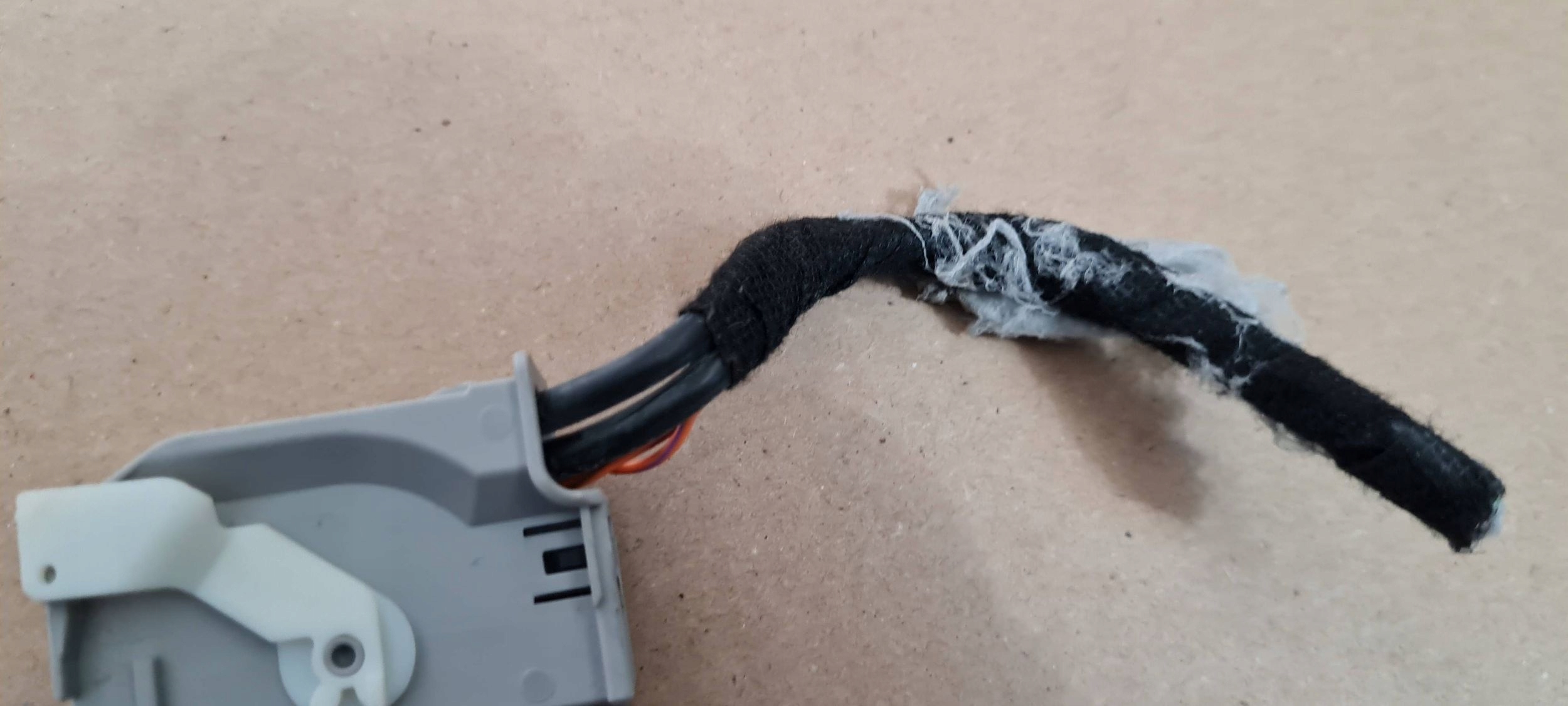 A6 C8 4K KOSTKA electrical connecting spoiler MODULU VW AUDI 4M0972144B A5 Q5 A4 B9