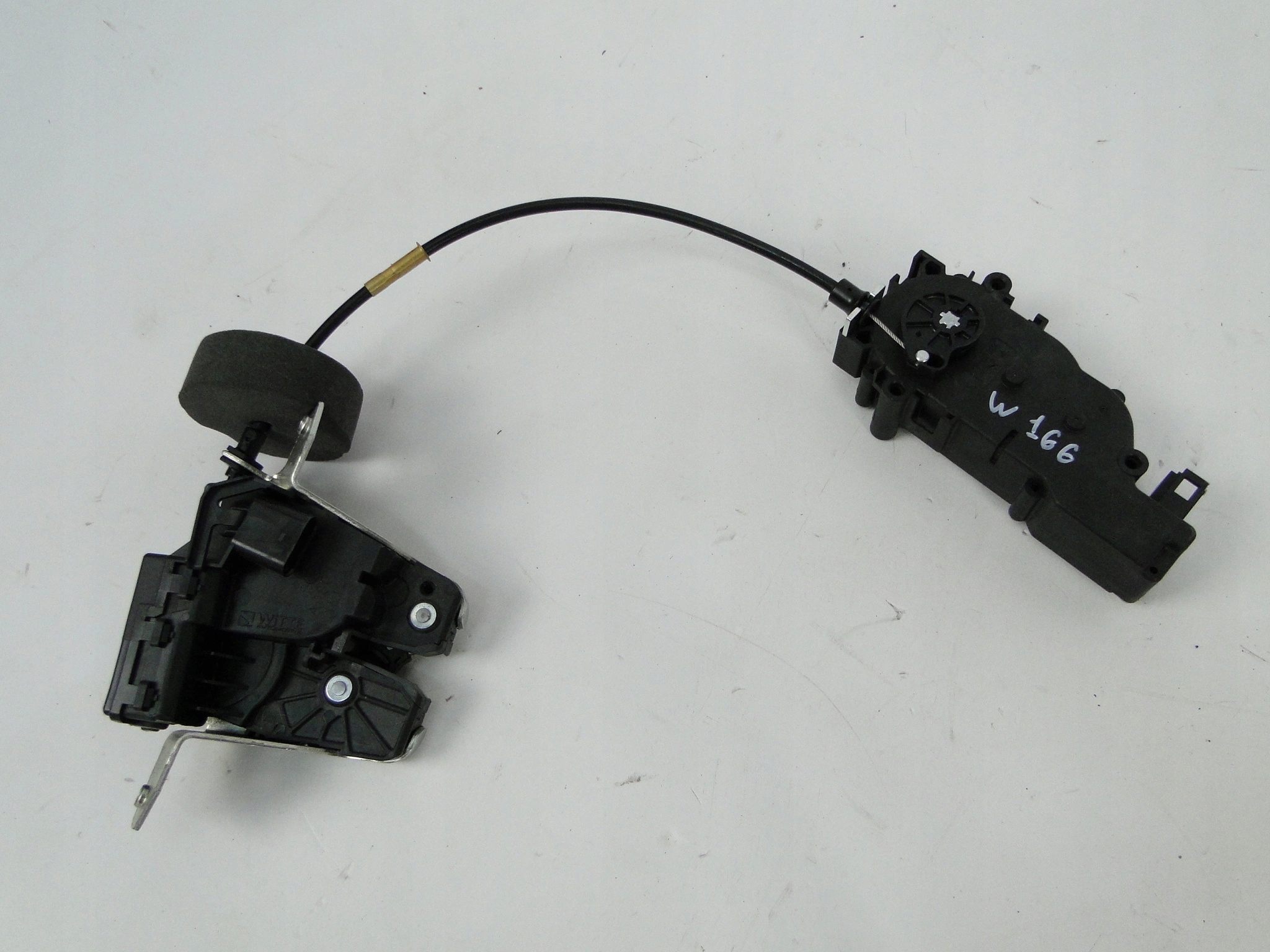 Замок закрылка задняя W166 MERCEDES B GLE 2016г.