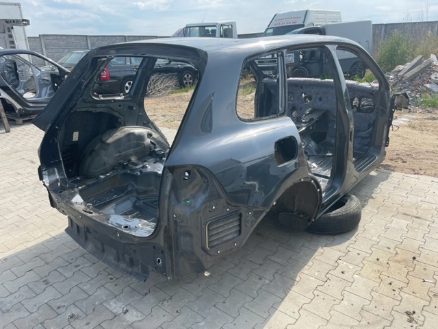 KAROSERIA TYŁ DUPA + DACH TOUAREG 2010-