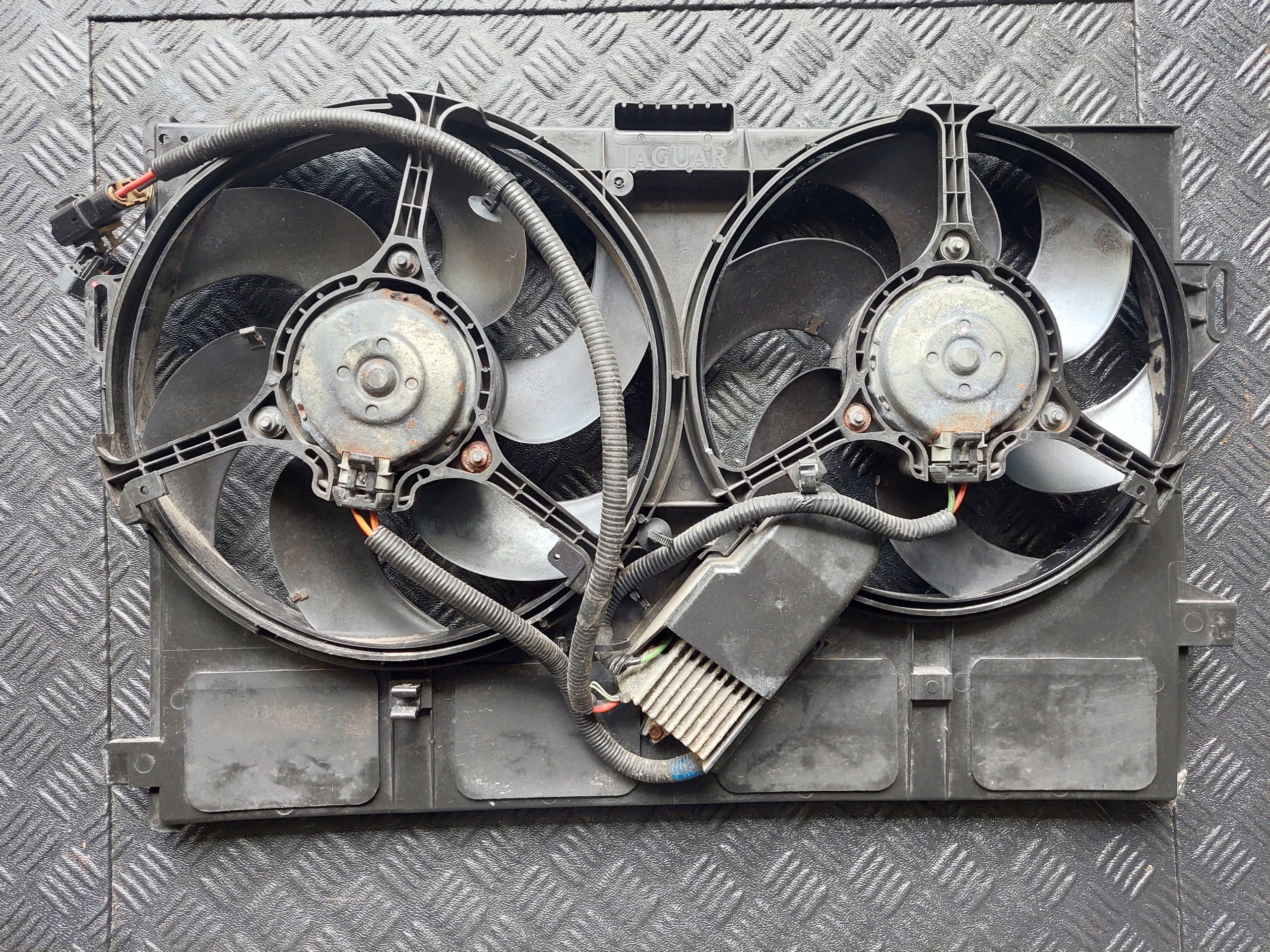 ventilátor chladiče ASTON MARTIN DB9 5.9 V12