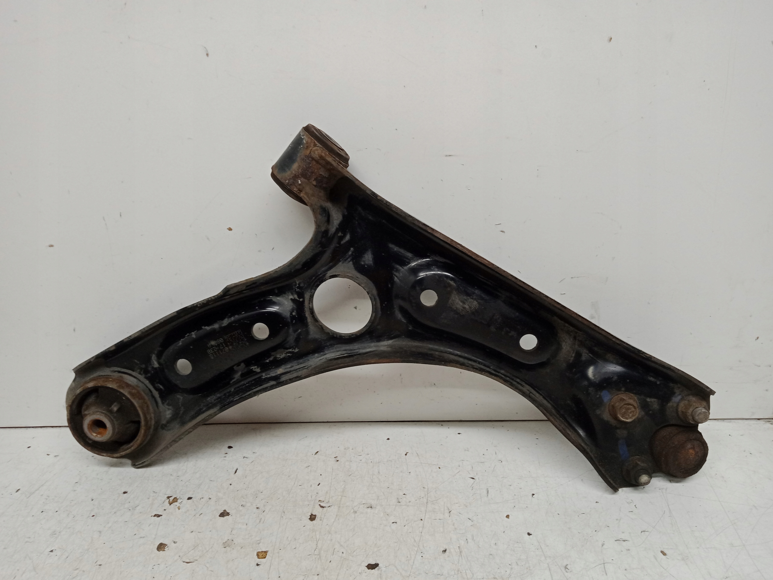 HYUNDAI I30 III CEED III arm right front 54501-G4AA0 2017