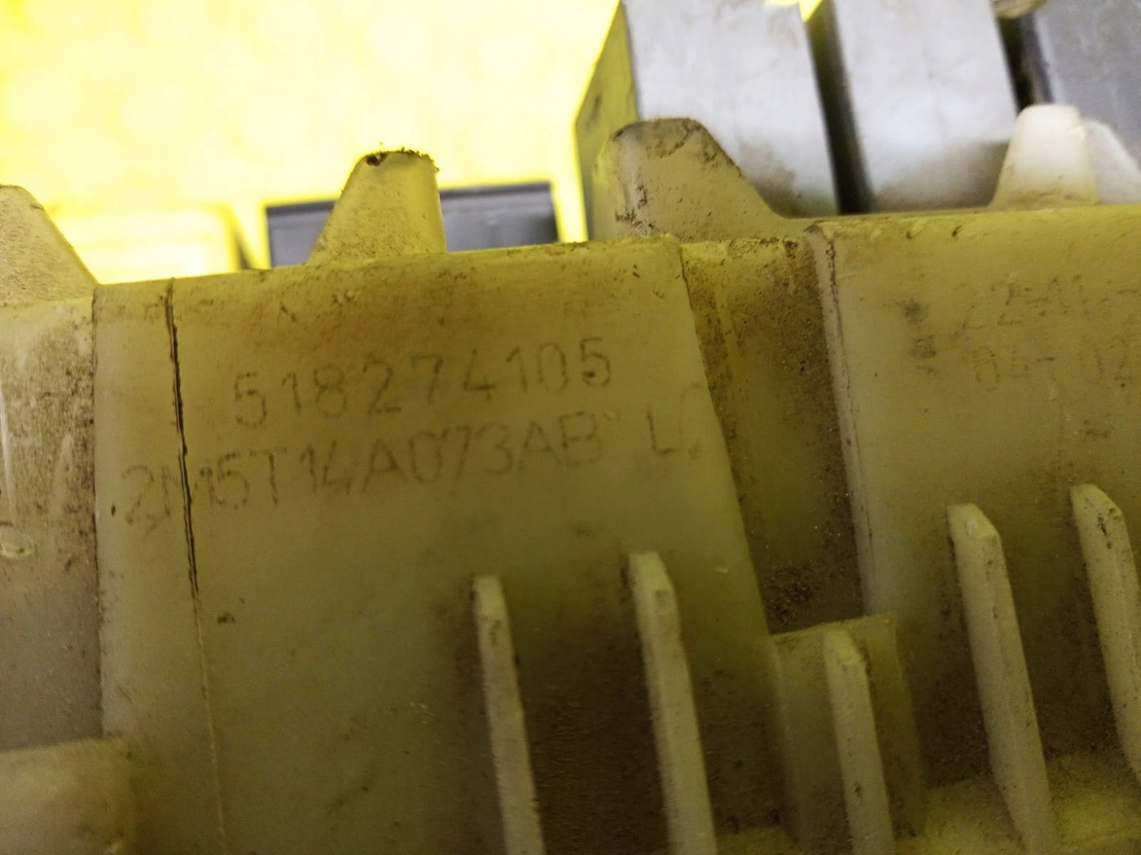 FORD FOCUS MK1 module compartment BSI 2M5T14A073AB 5