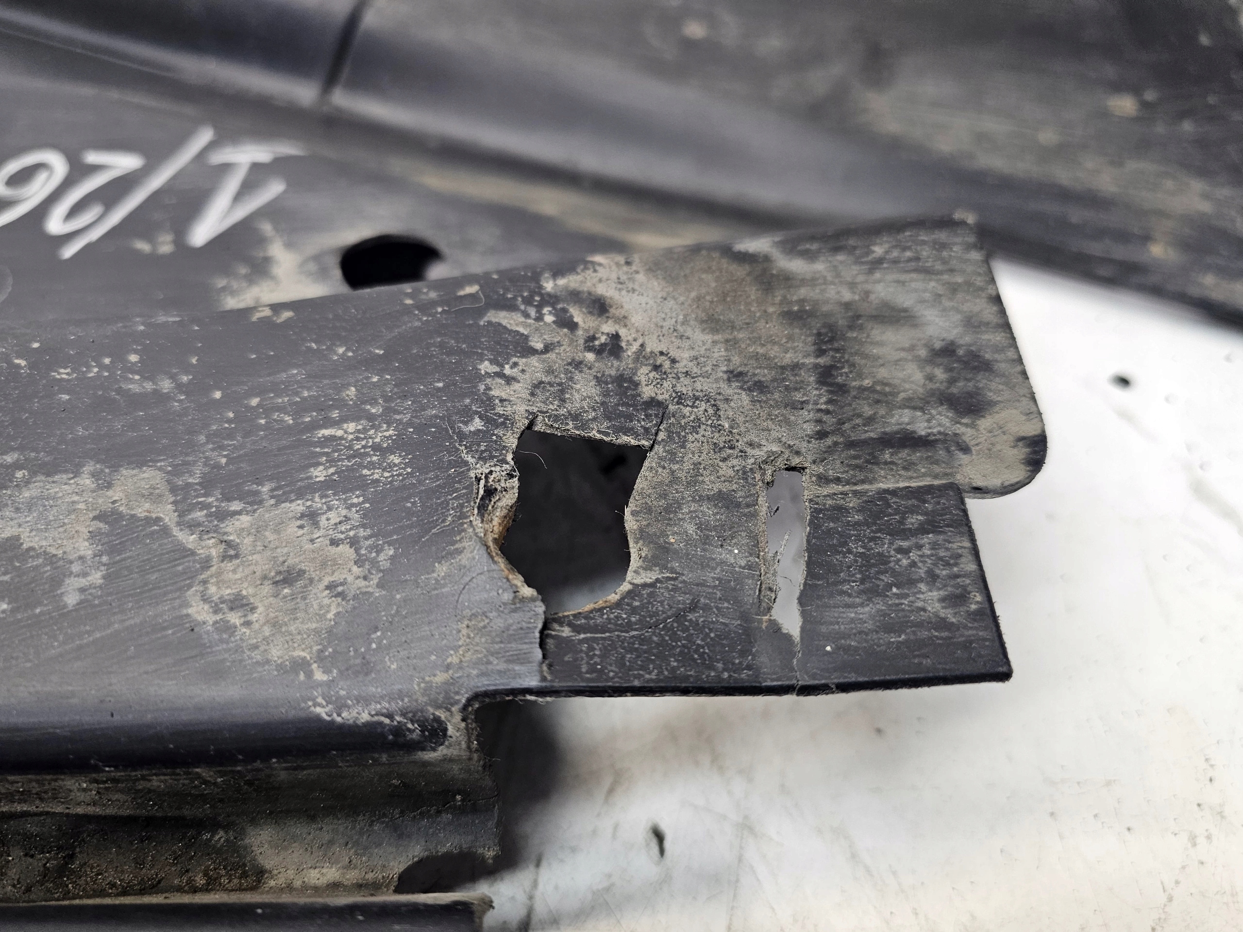 cover chassis AUDI A5 8T CABRIO right rear part 8F0825216D