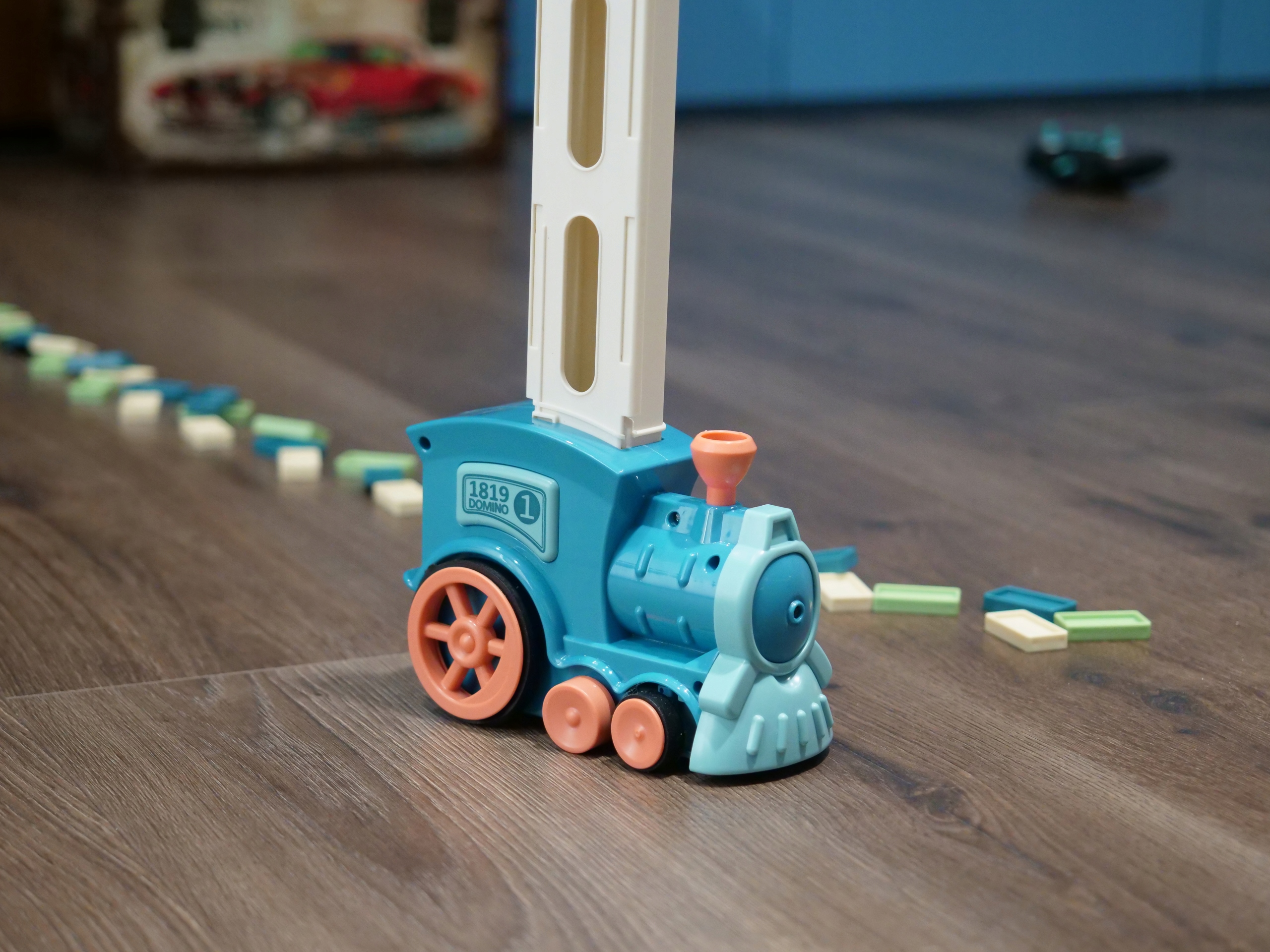 INTERAKTYWNY POCIĄG UKŁADA KLOCKI DOMINO,LED, DŹWIĘK Wiek dziecka 3 m +