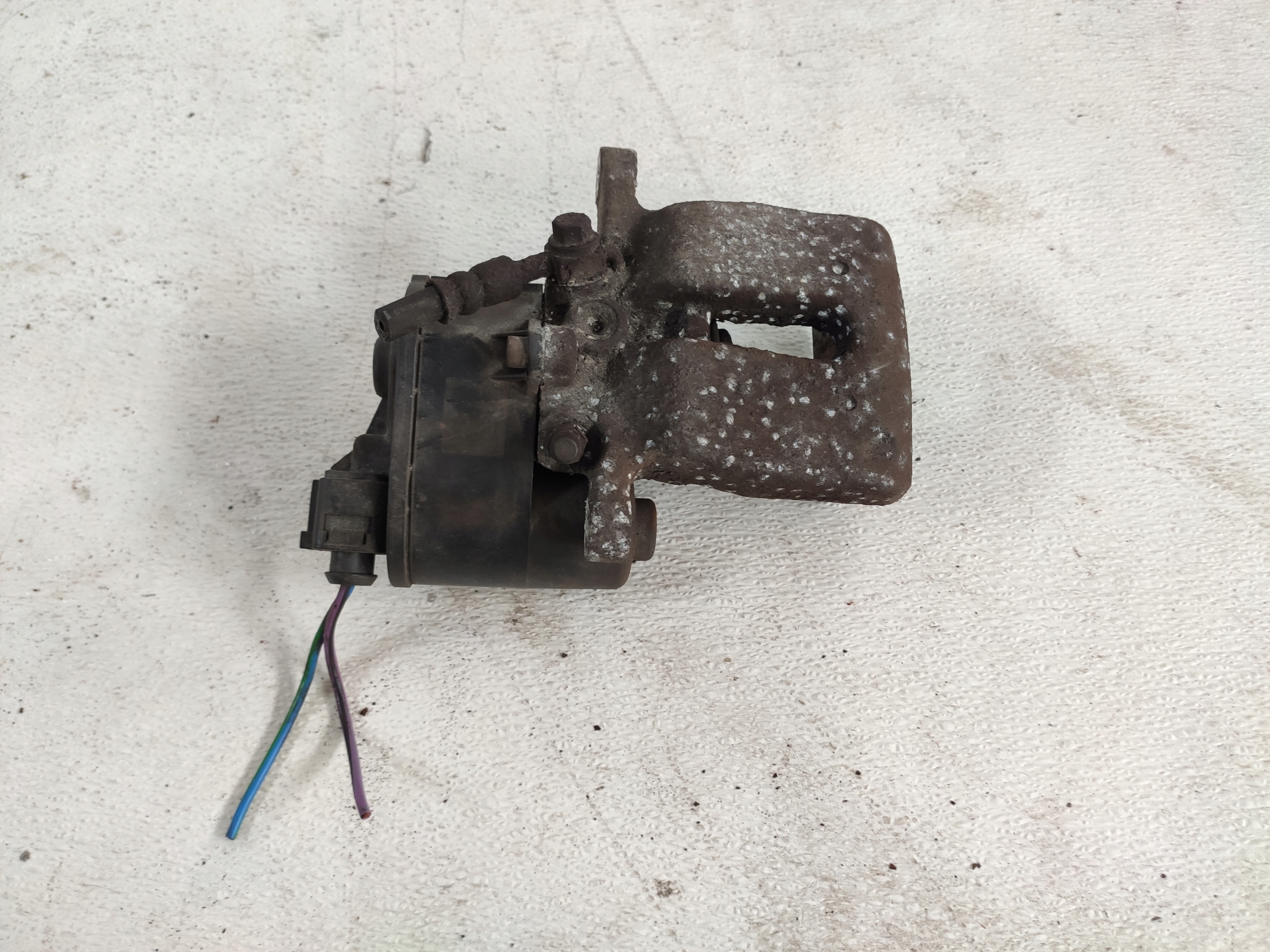 VOLVO S60 II V60 2012 caliper brake left rear part