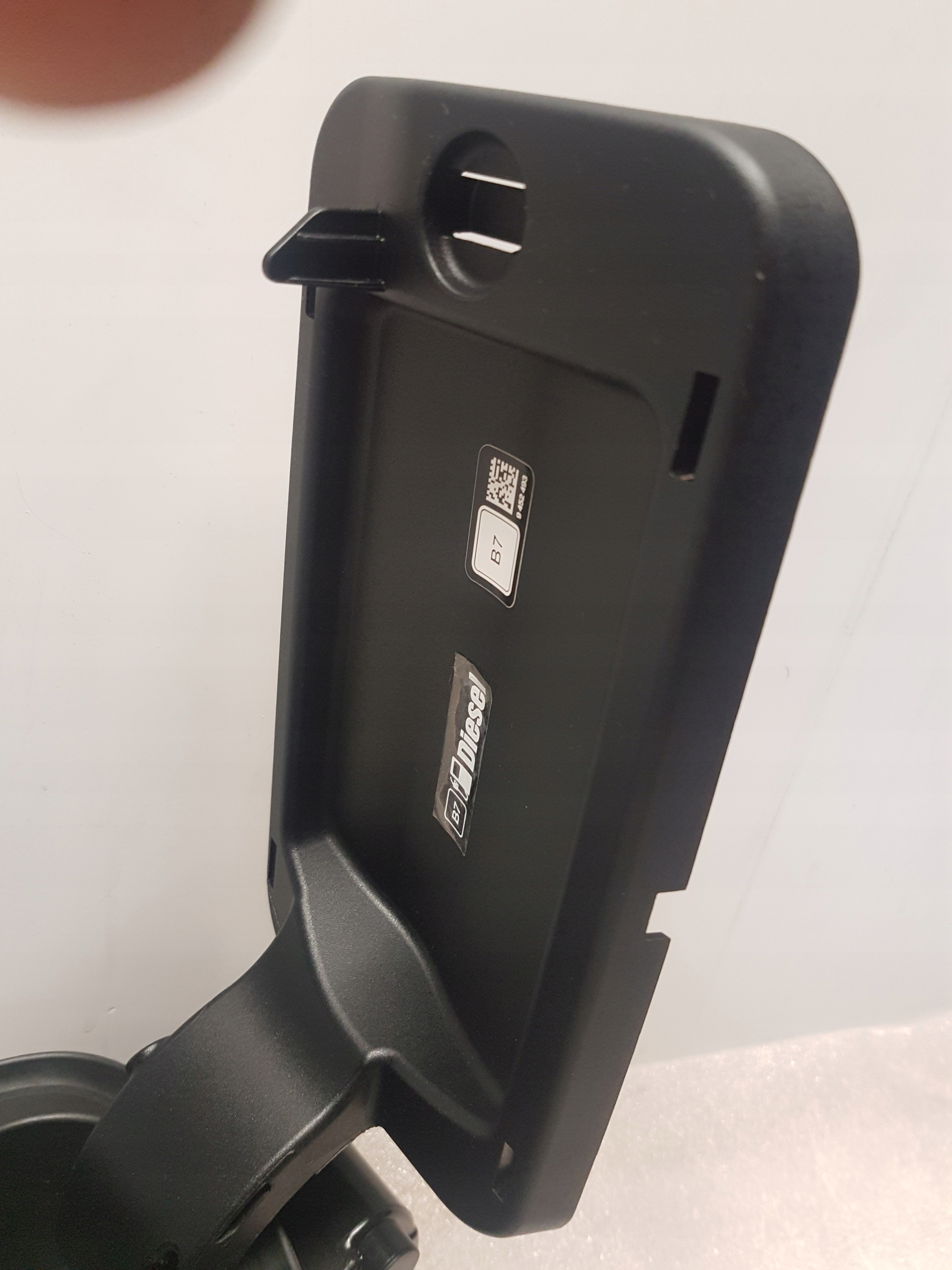 KLAPKA WLEWU PALIWA BMW G31 7387783 Kolor czarny