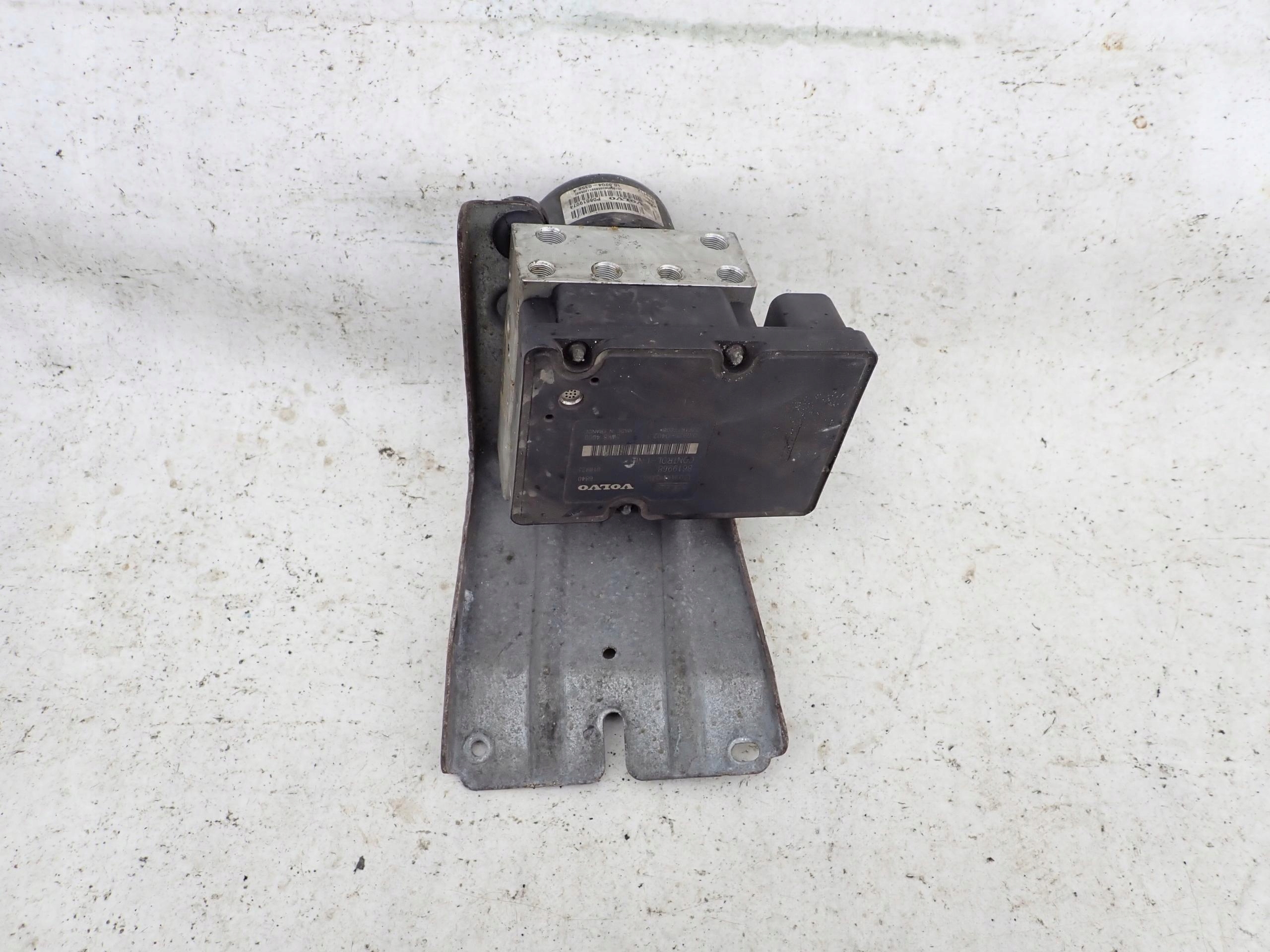 VOLVO V70 XC70 S60 S80 pump control unit ABS 8619968