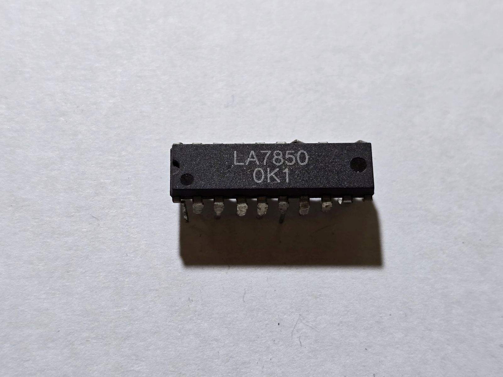 LA 7850 ИНТЕГРАЛЬНАЯ СХЕМА DIL20