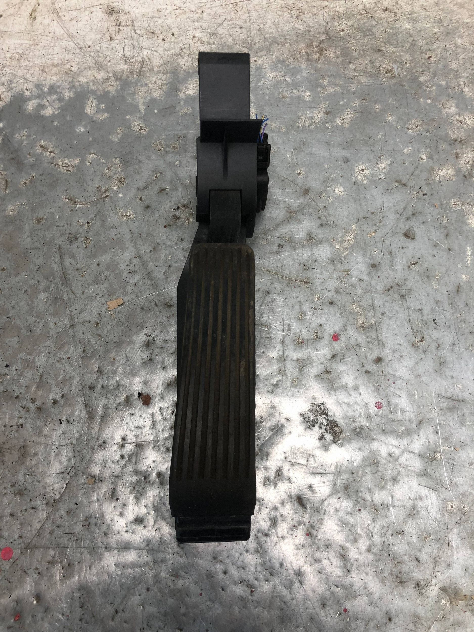 Gaspedal MERCEDES W203 A2033000104