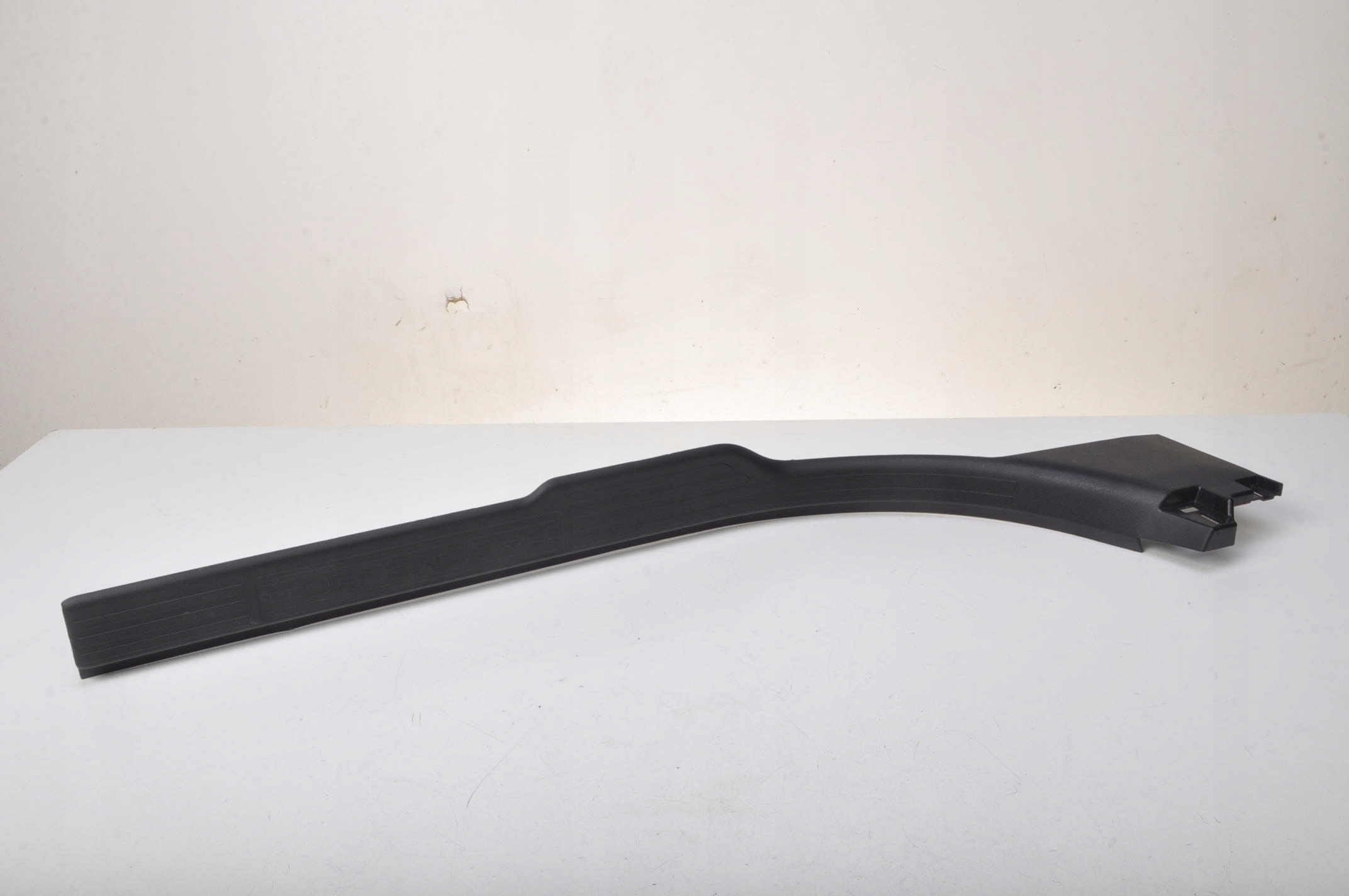 DEFENDER L663 LISTWA PROGOWA LEWY PRZÓD 21R