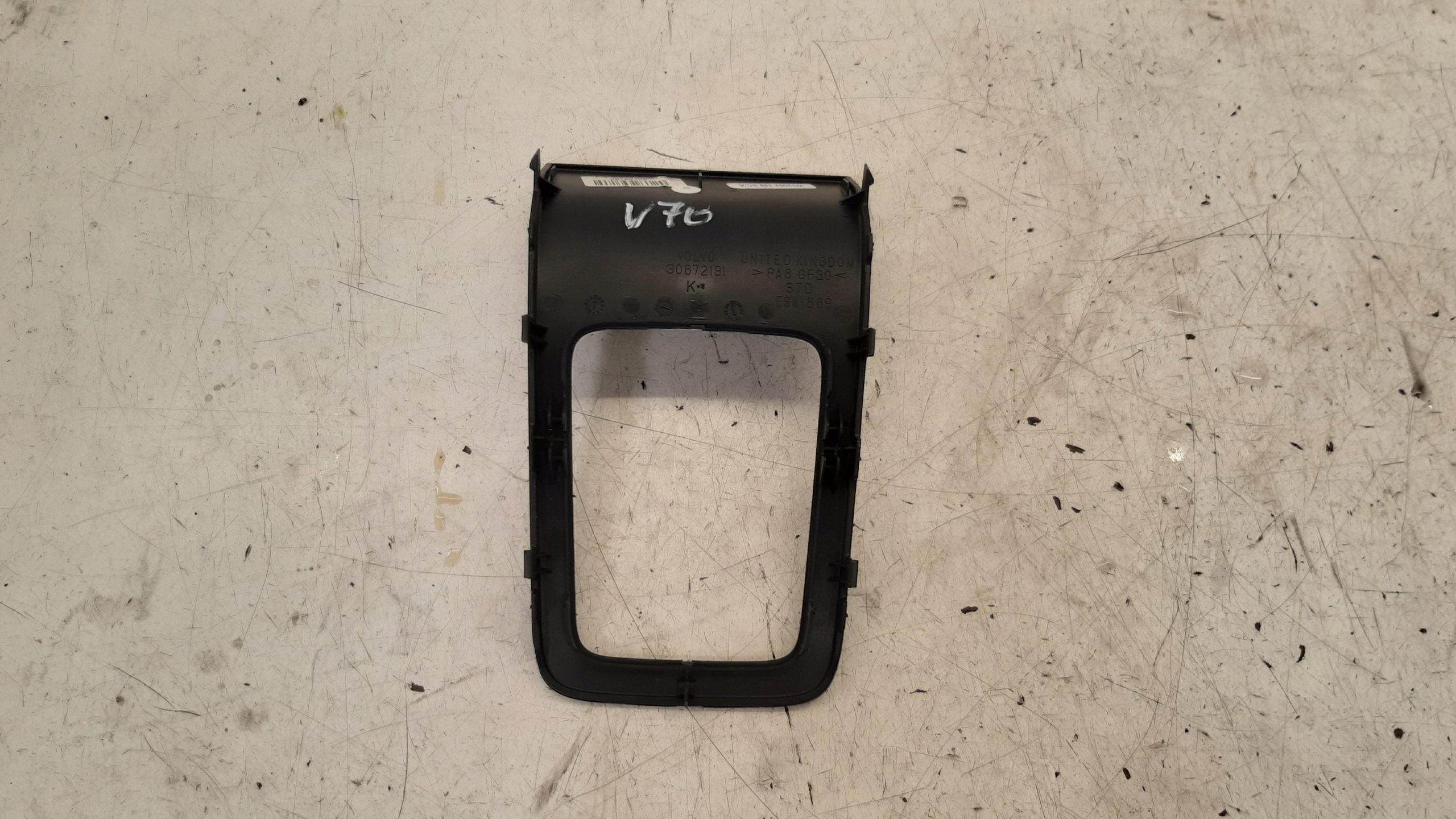 RÁM kulisy 30672191 Volvo V70