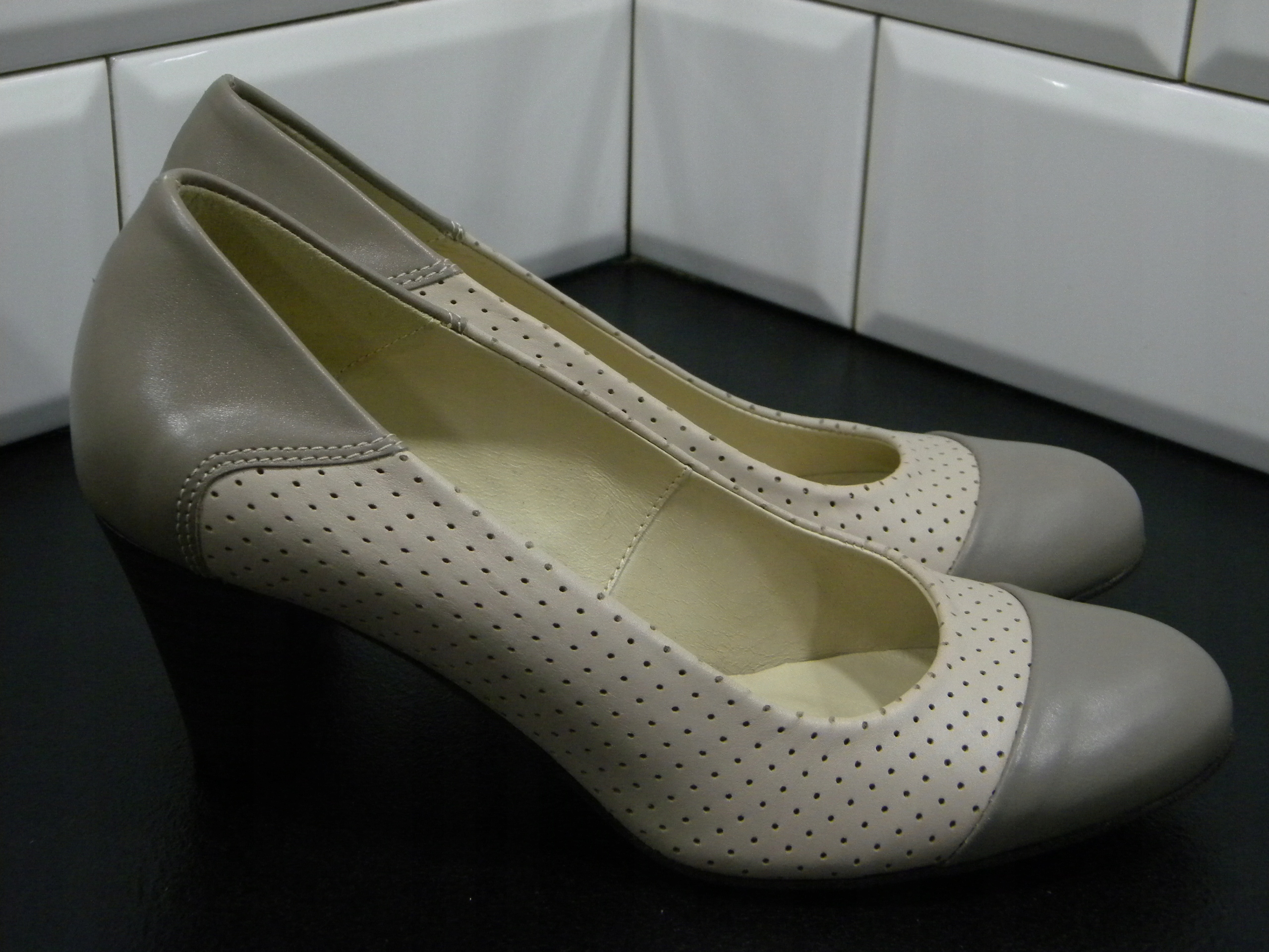 Dámské lodičky s koženým sloupkem Silwano 38