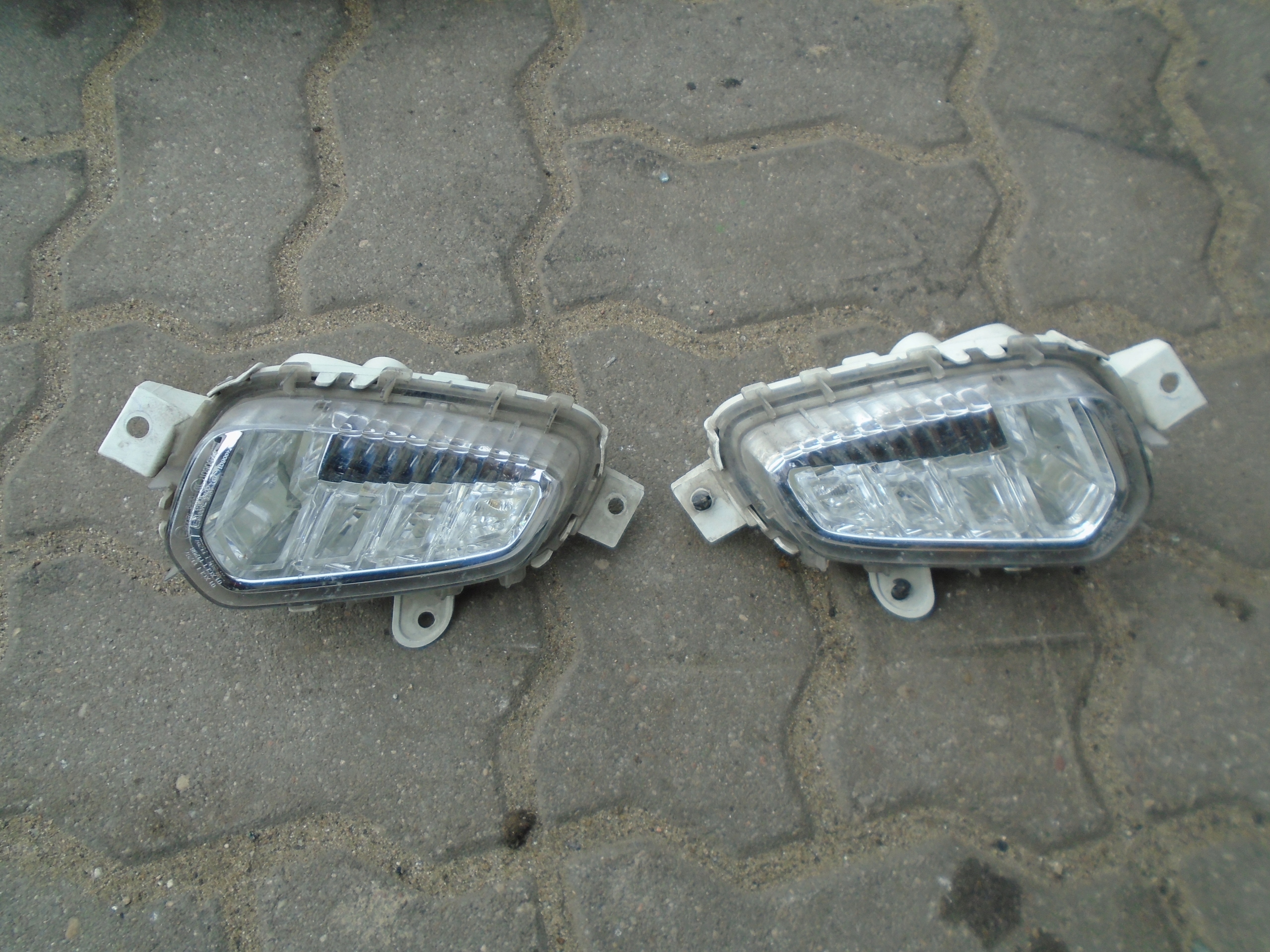 VOLVO V40 XC 40 Галогенні DRL лівий і правий