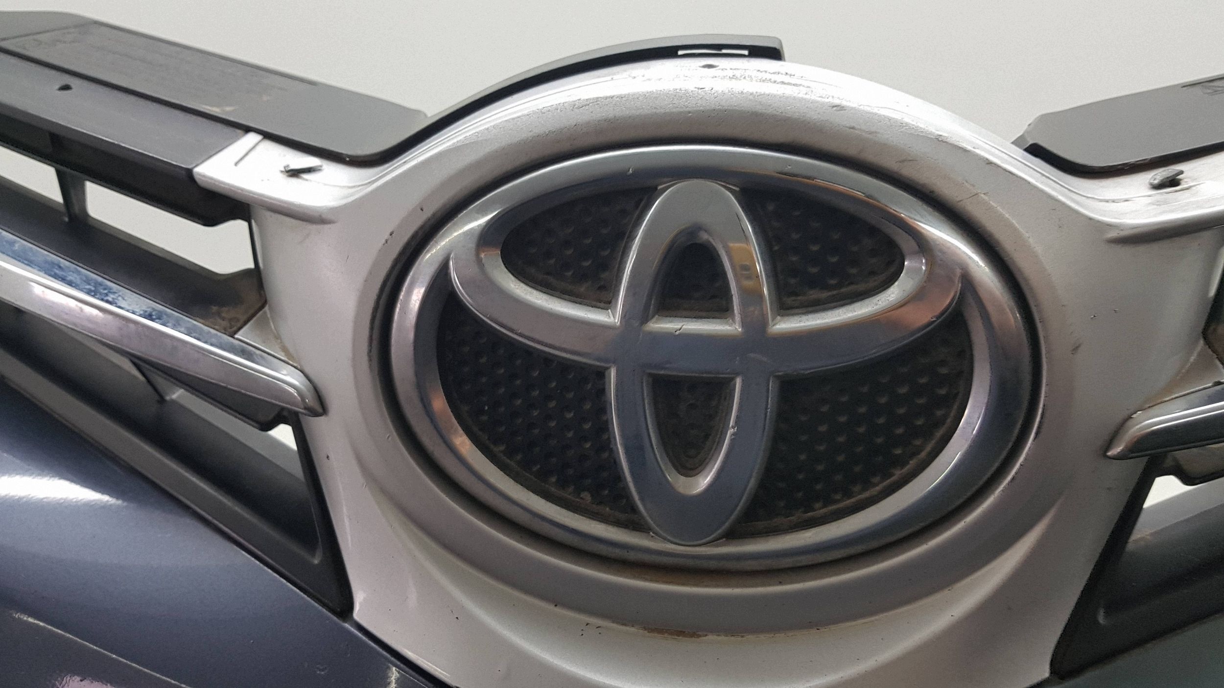 TOYOTA AURIS 2012 - nárazník předek 5311202390