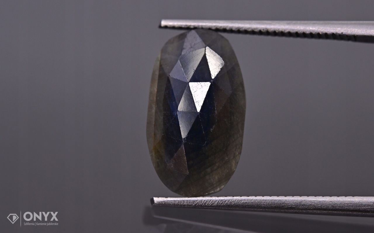 Safír fasetovaná nepravidelná rozeta 14x8 mm