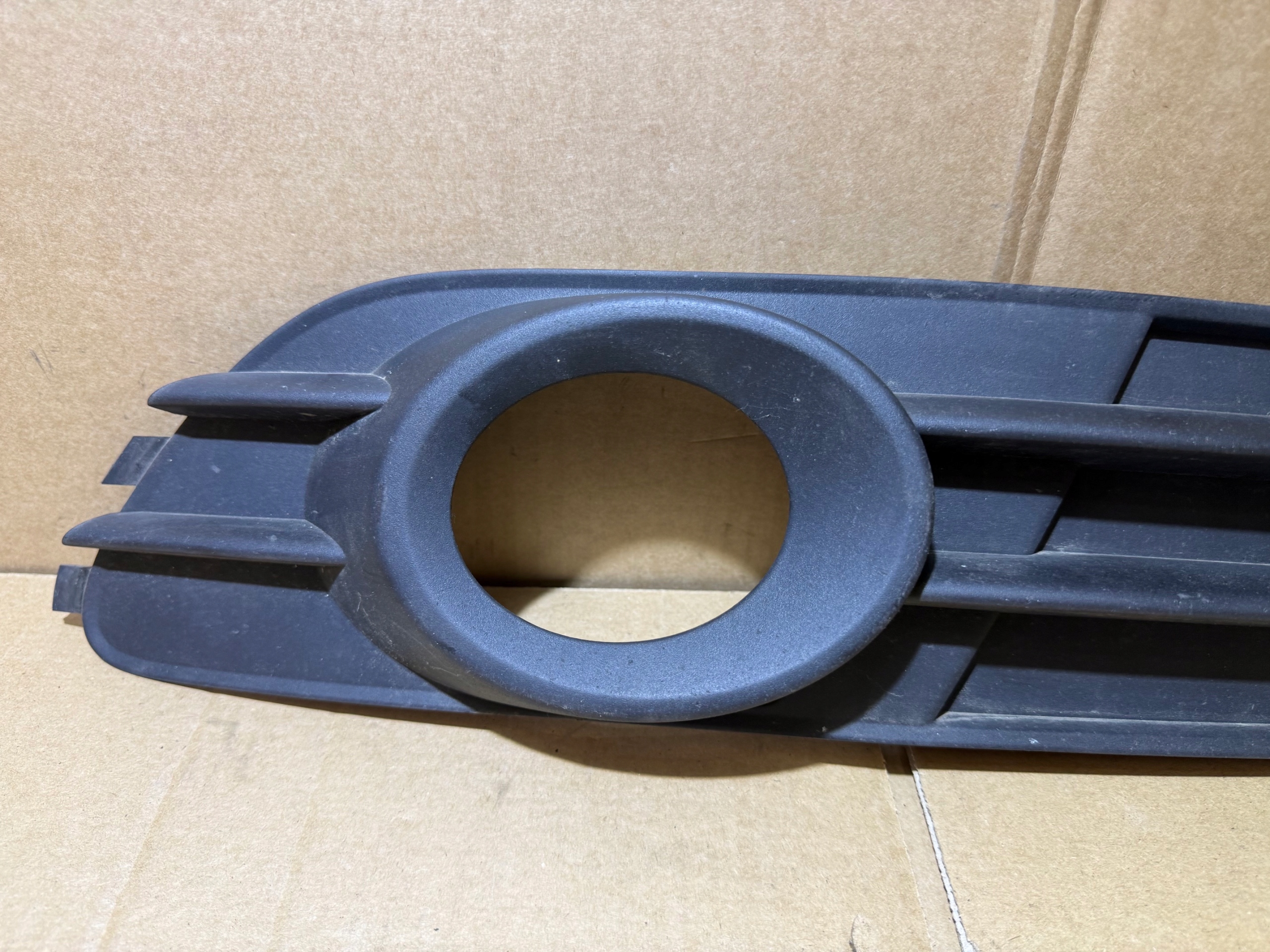 AUDI A6 C7 right grid grille of a bumper 4G0807682G 4G0807682A