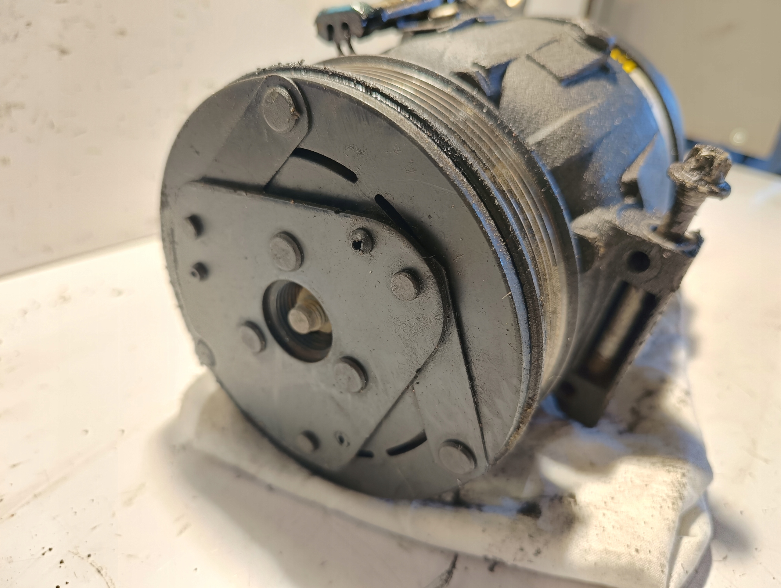 Kompresor Klimatyzacji Opel Zafira B Vectra C 1.9 CDTI 8V 16V 13197197 Producent części Delphi