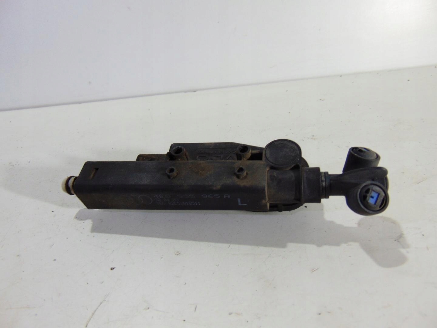 Омыватель лампы левый AUDI A8 D3 4E0955965A