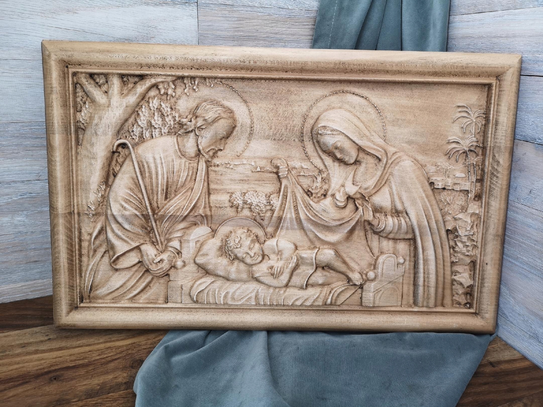 Dřevěný obraz s reliéfem Svatá rodina II dárek svatba 30 cm