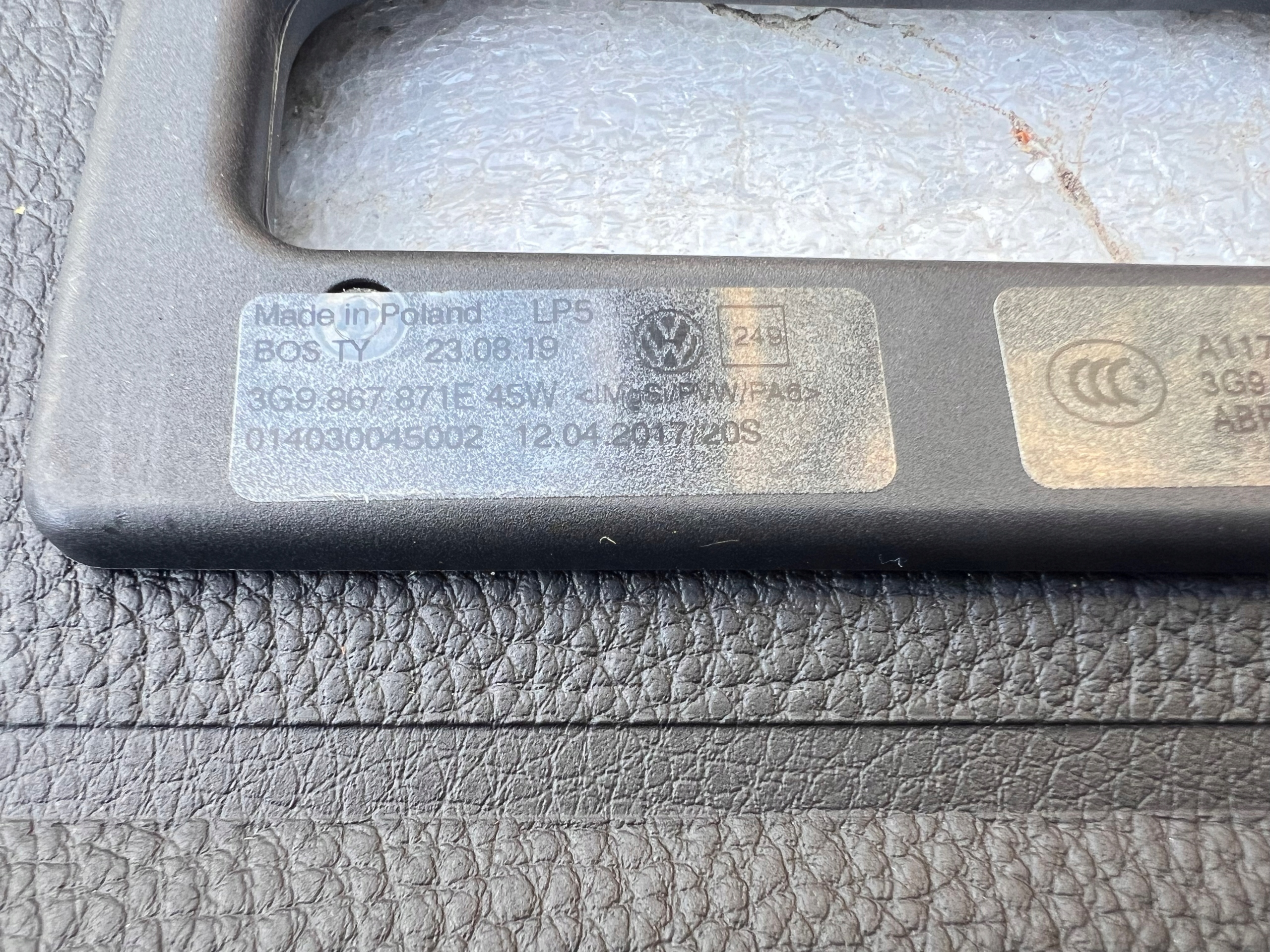 vw PASSAT B8 универсал ролета багажника 3G9867871