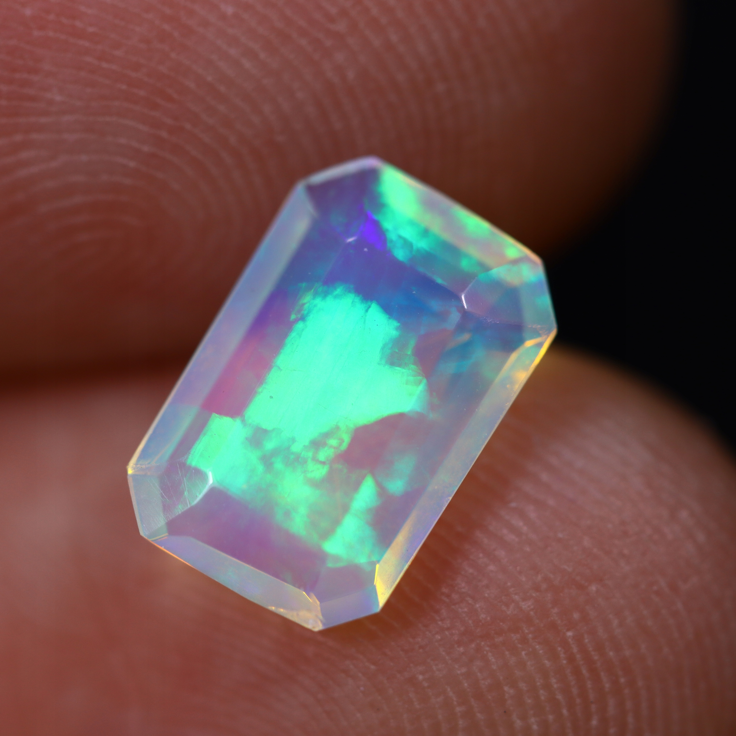 Přírodní opál 1.20 ct Osmiúhelník Etiopie certifikát Wbd
