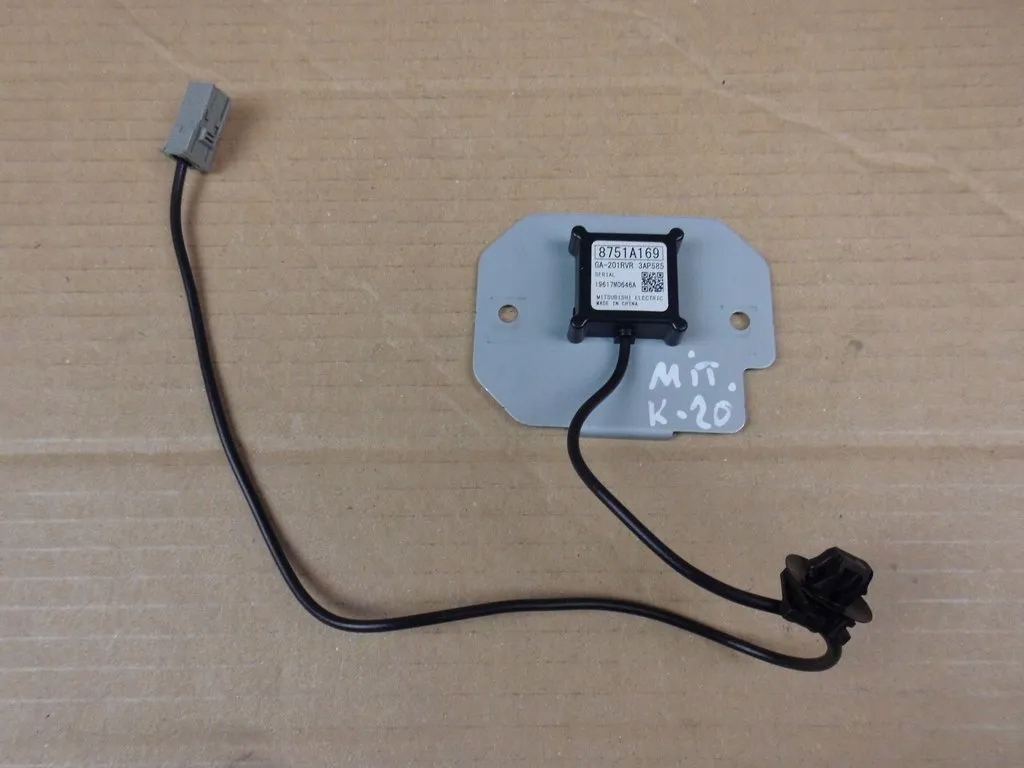 Mitsubishi Outlander III GPS антенна 8751a169