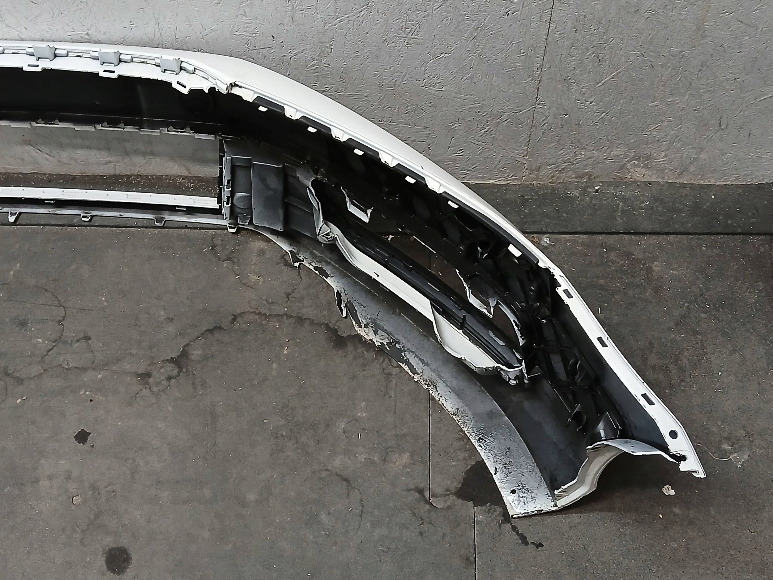 nárazník předek VW PASSAT B7 3A