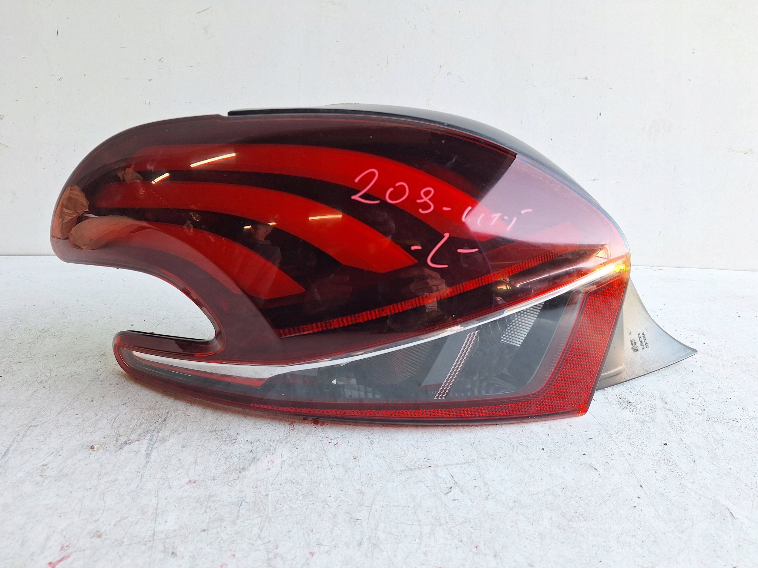 PEUGEOT 208 HB LIFT 15-19 light left rear part